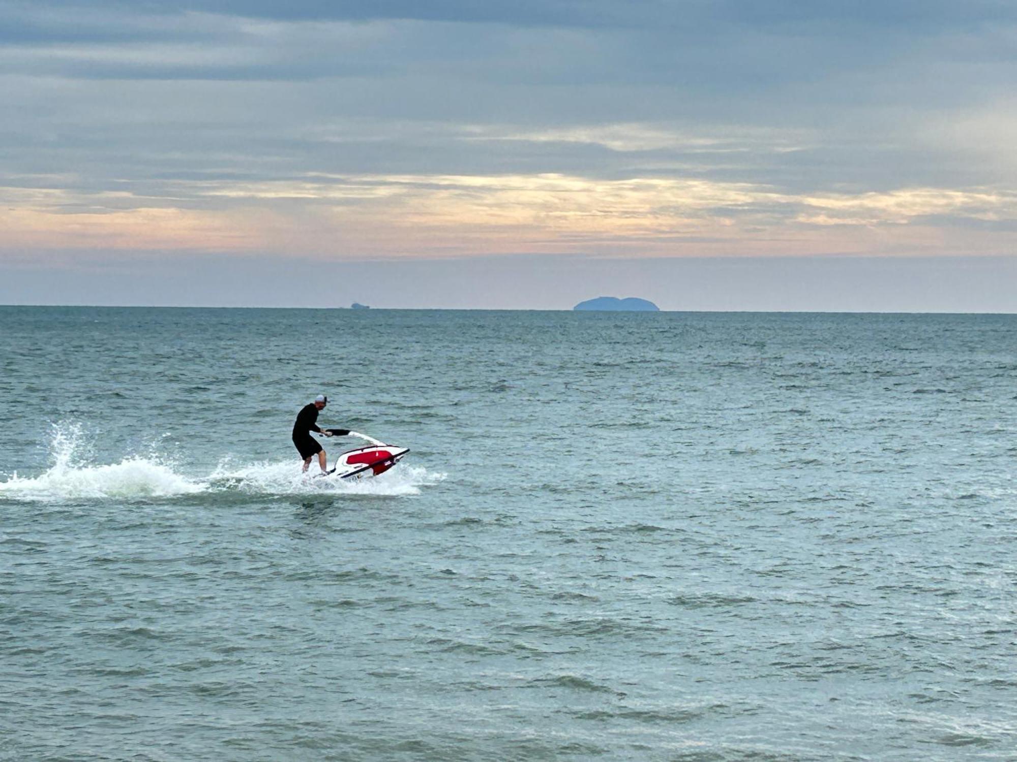 芭提雅市中心海滩公寓预定 高层海景房 海滩步行街 F25 *