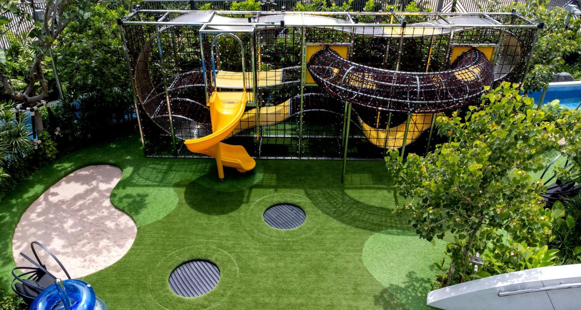 Grande Centre Point Space Hotel