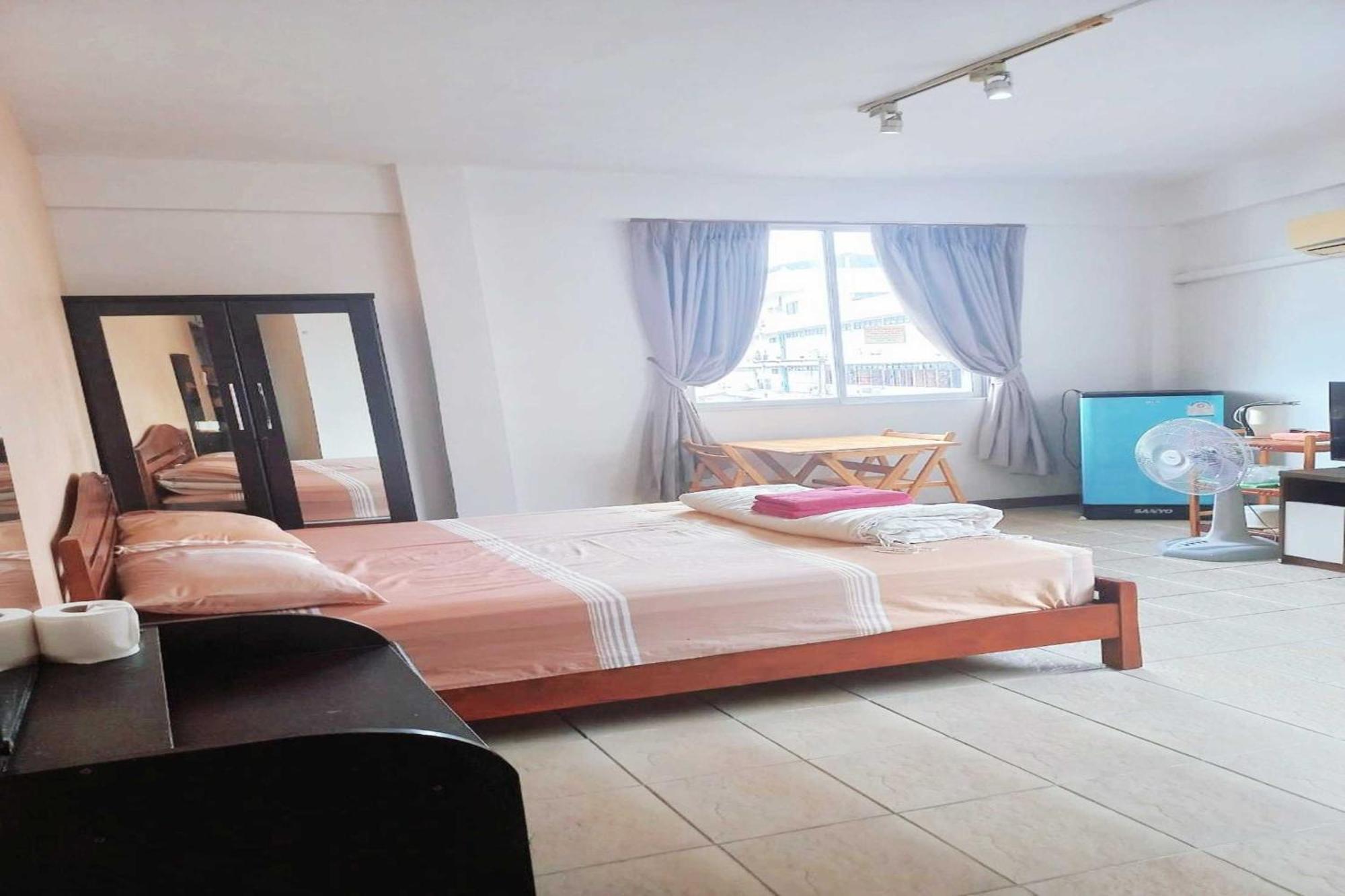 Oyo 75474 Funkey Fulung Andy & Tan 2* Pattaya