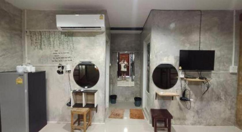 Rakchayanin Koh Larn Hotel