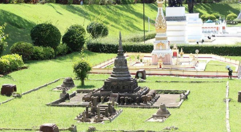 Oyo 1157 Ploy Pailin Place Hotel 2*