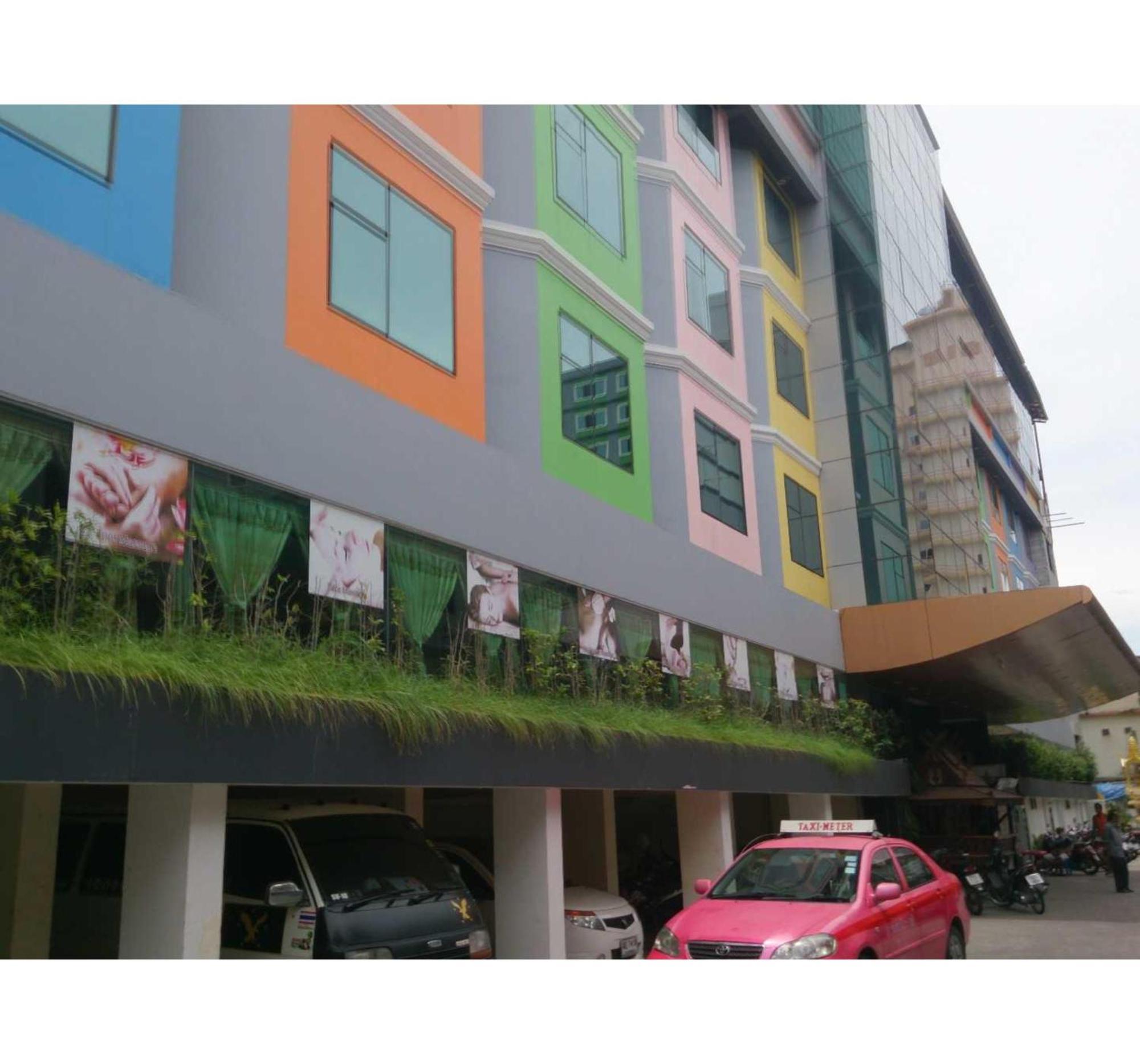 Palette Walking Street Hotel 4*