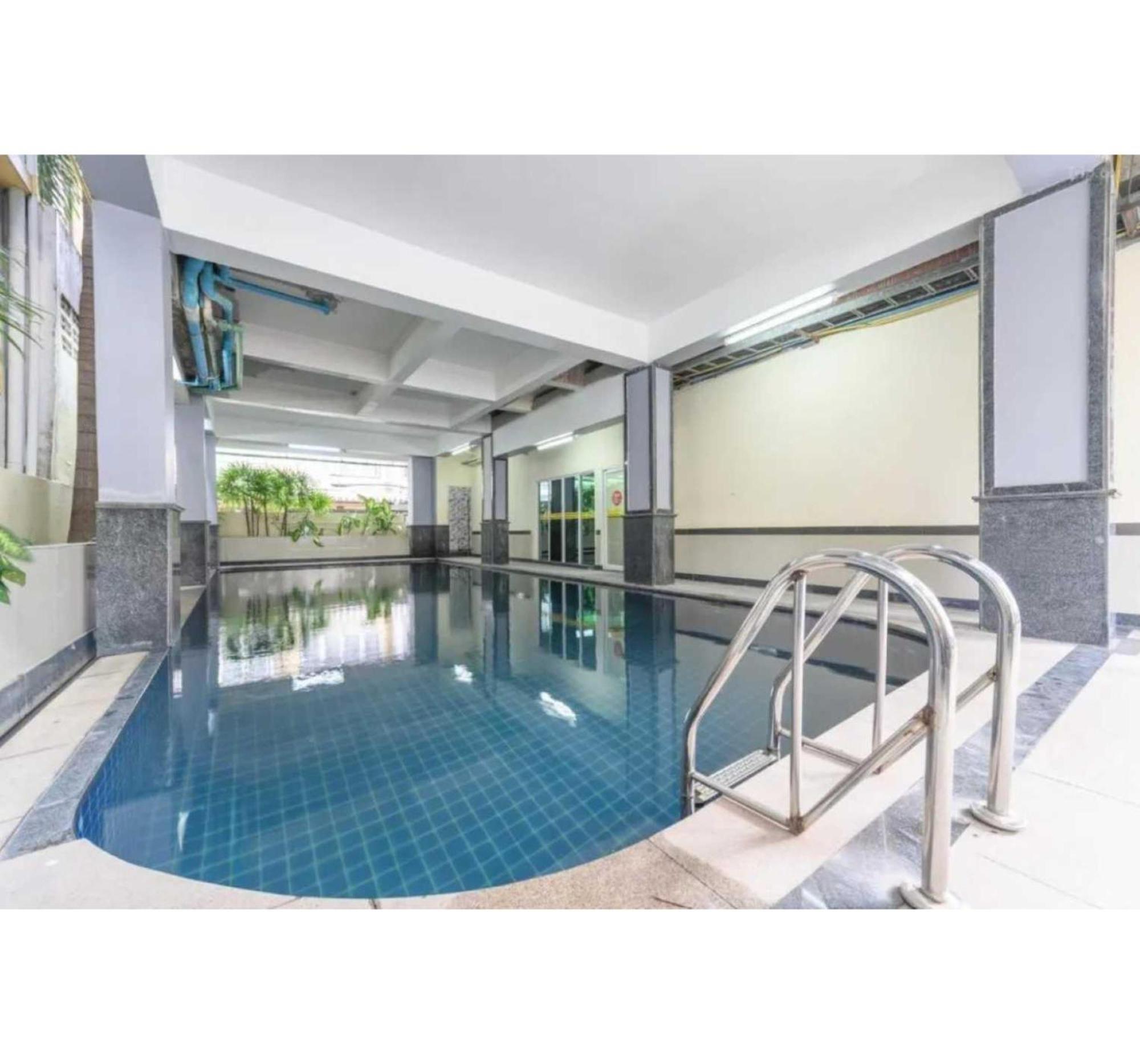 Palette Walking Street