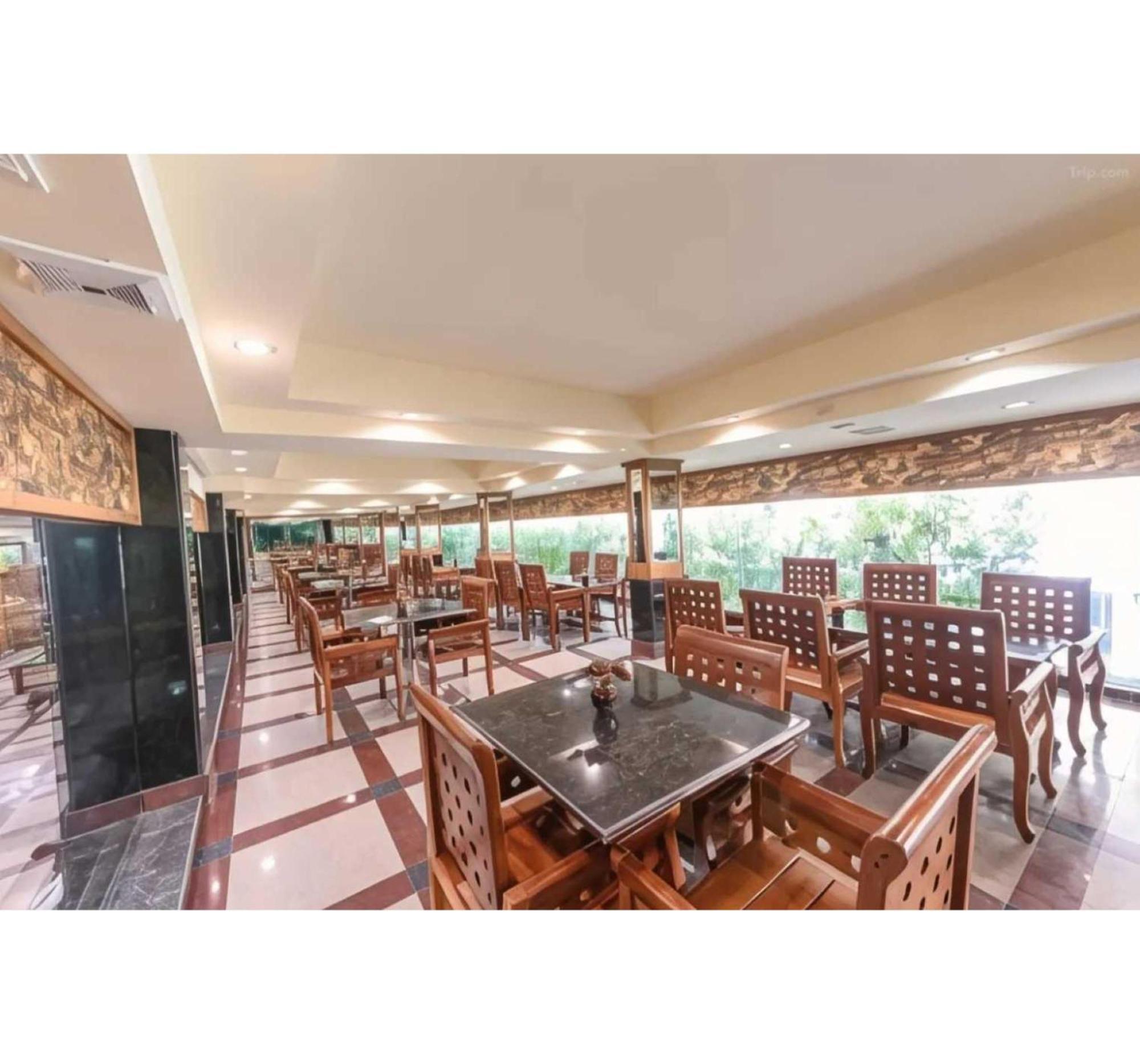 Palette Walking Street