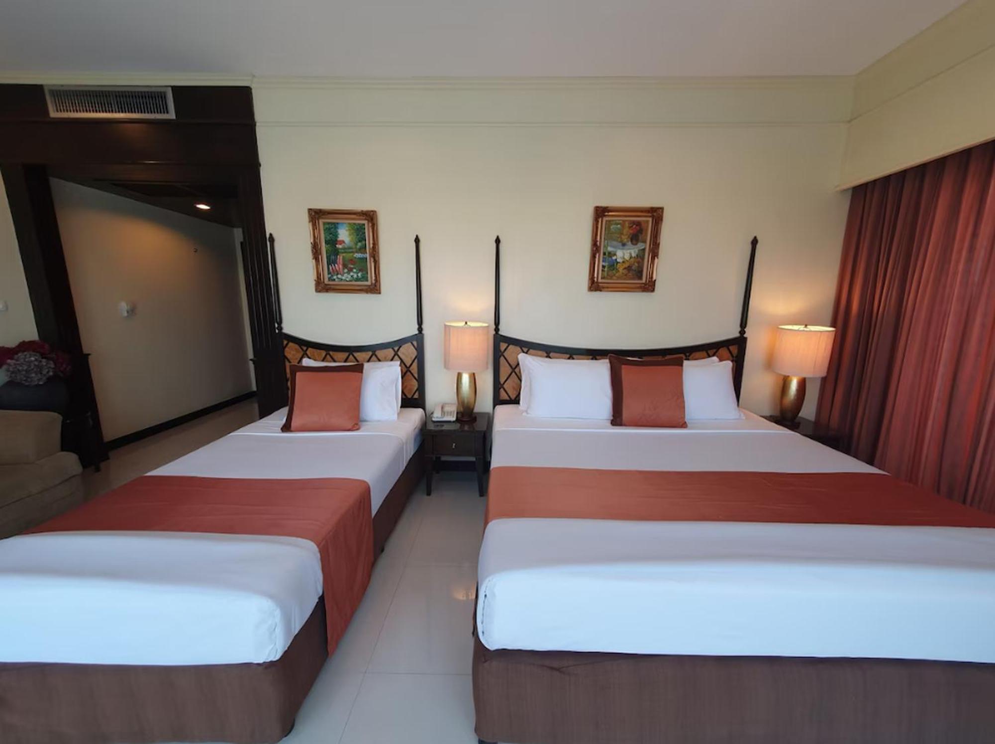 Palette Luxe North Hotel