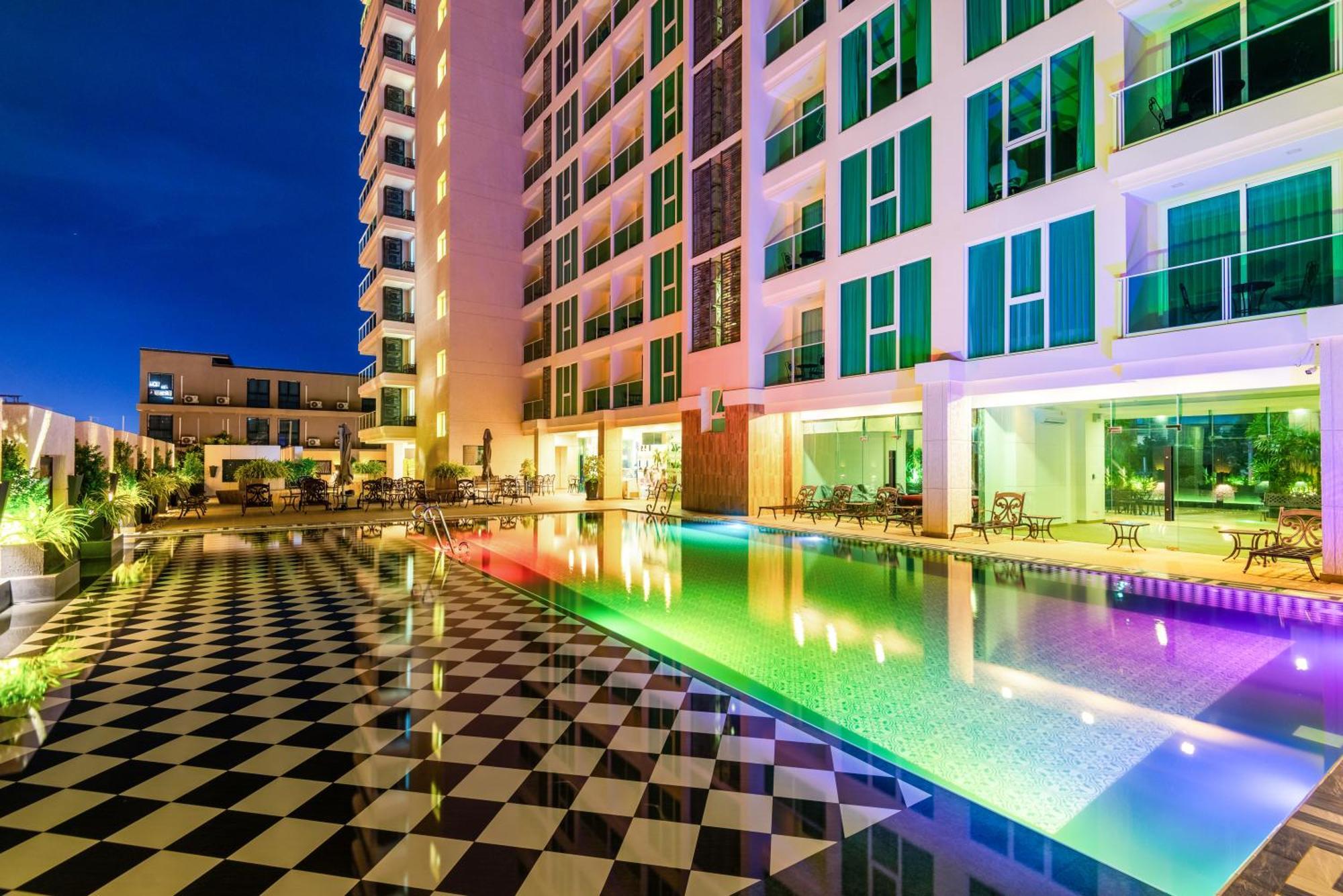 Rare Panoramic Sea, & Mountain Views - Xxl Balcony - 1gbps Blazing Fast Free Wifi - Pool - Gym - Pool Table - Steam - Sauna - Bar Pattaya