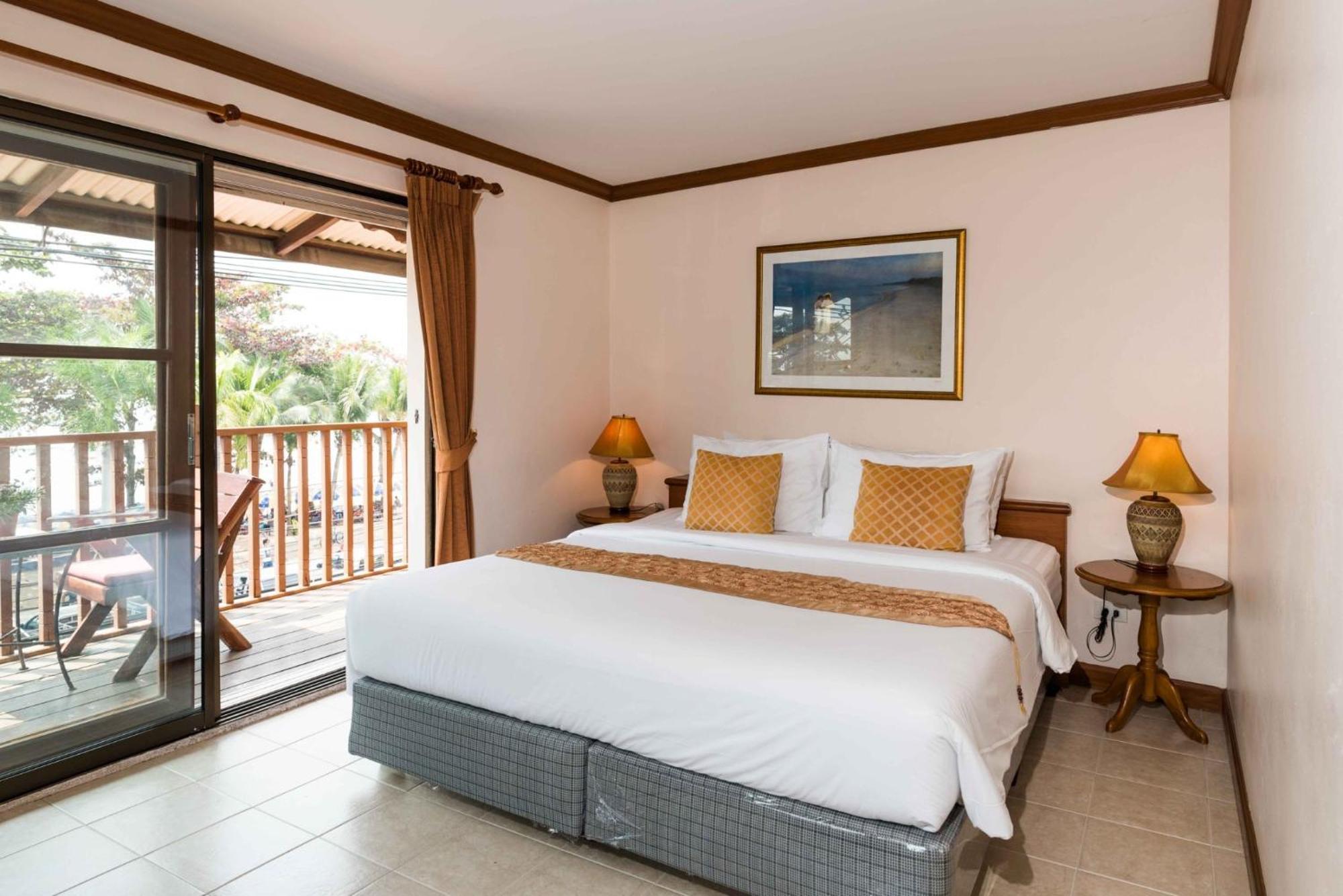 Jomtien Boathouse Hotel