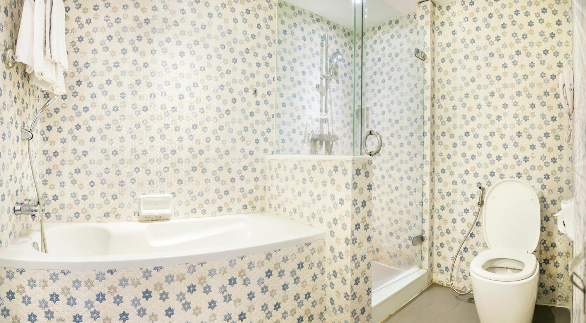 Hotel Jomtien Palm Beach Hotel & Resort - Family-Friendly Pattaya