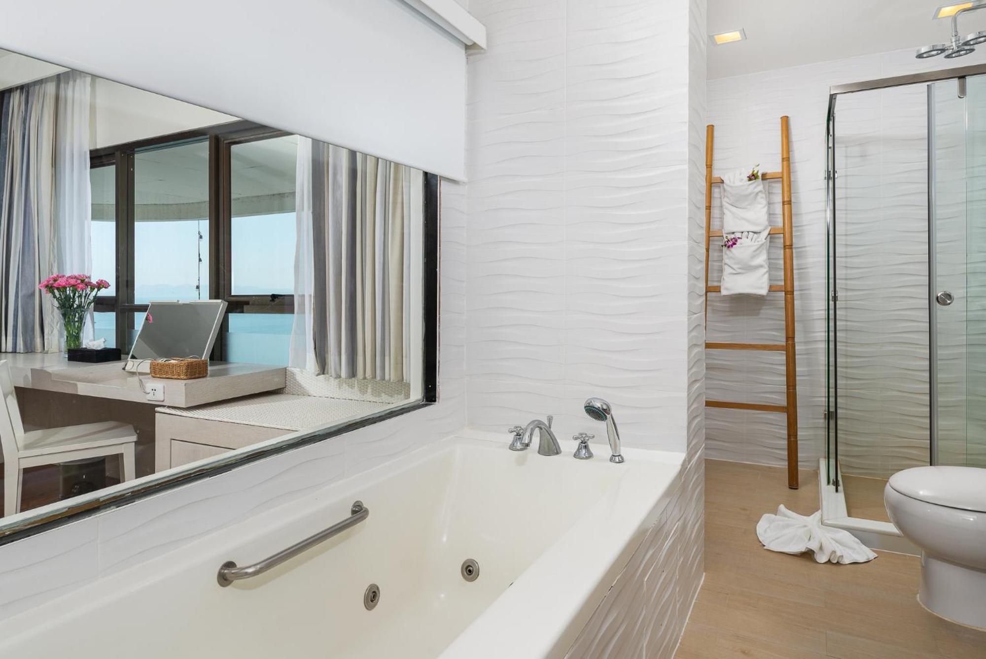 Jomtien Palm Beach Hotel & Resort - Family-Friendly Hotel