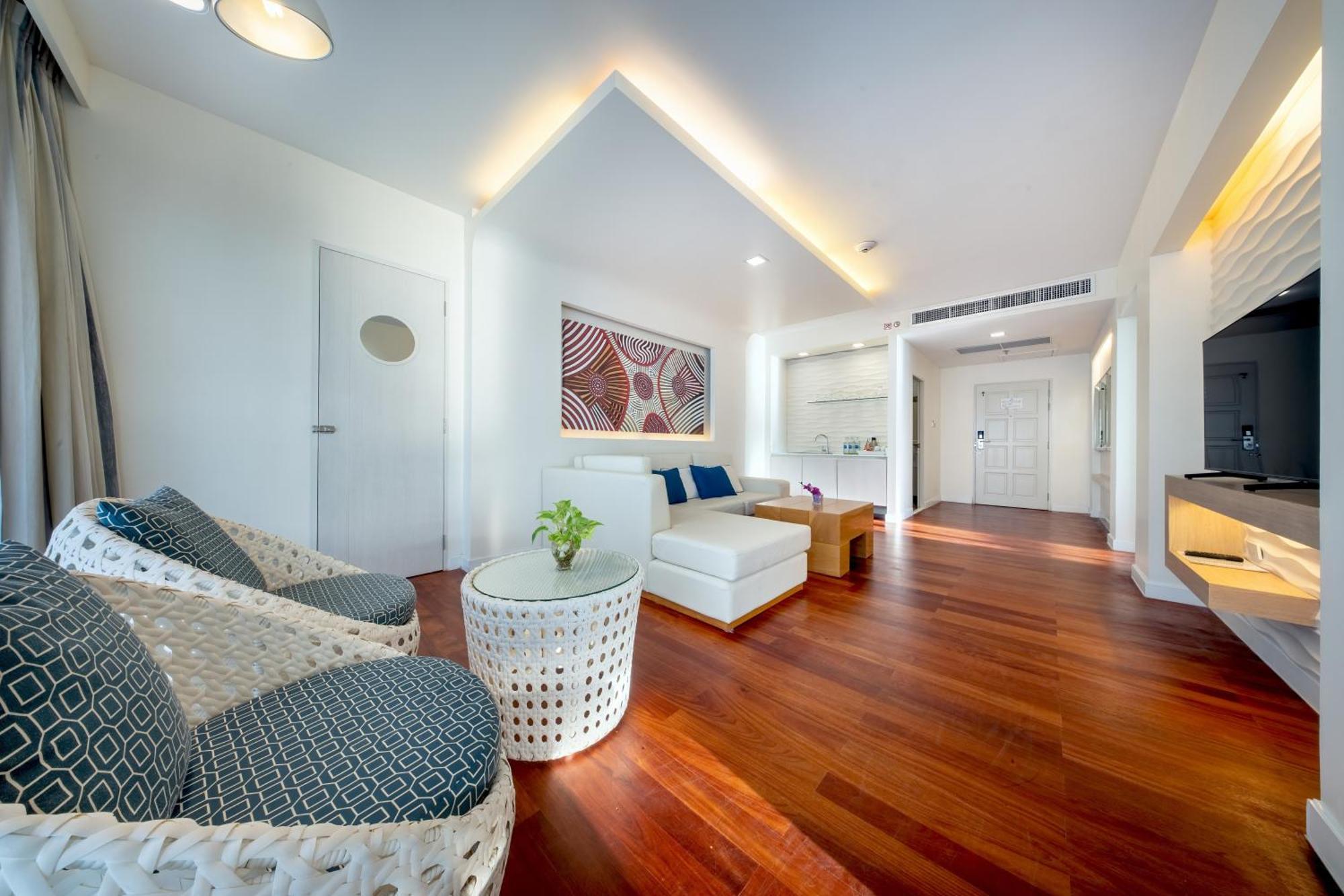 Jomtien Palm Beach Hotel & Resort - Family-Friendly Hotel