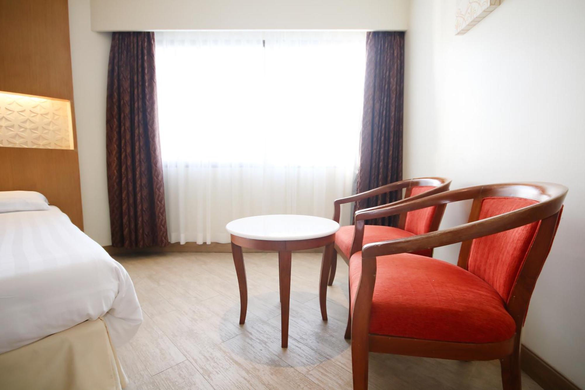 Jomtien Palm Beach Hotel & Resort - Family-Friendly 4*