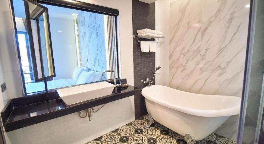 Hotel Sleep With Me 3*