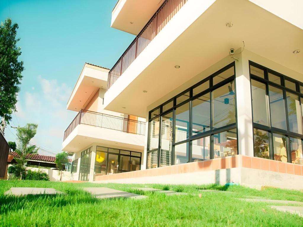 Yellow Moon Hotel Pattaya