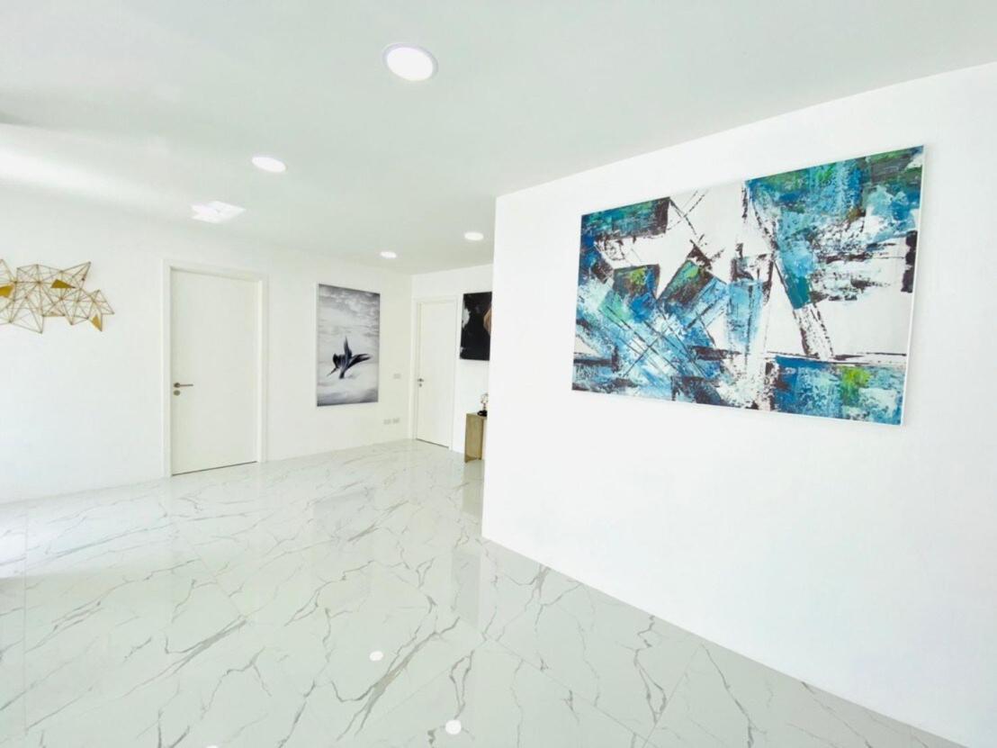 棕榈泉别墅e1六卧近步行街近中天海滩 *