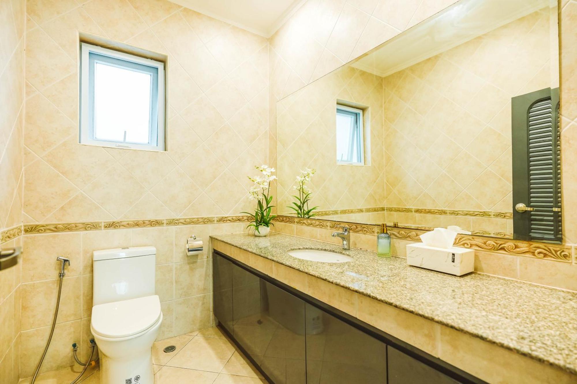 H1市中心稀有的直达私家海滩的现代豪华泳池别墅h Villa Pattaya