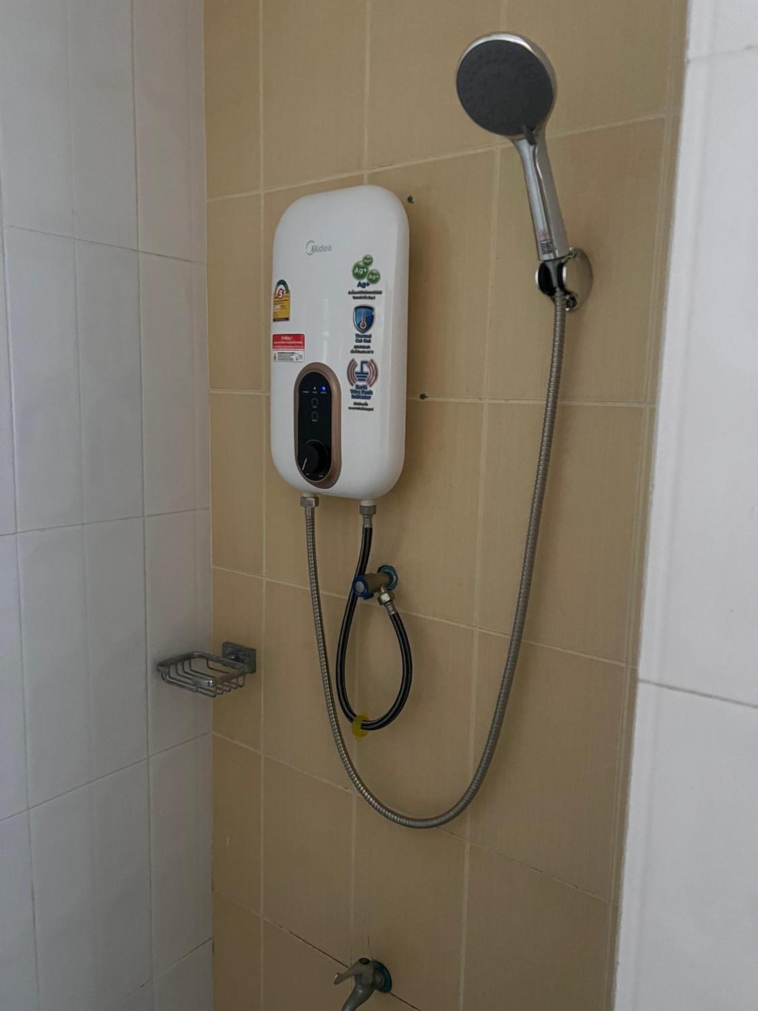 芭提雅市中心五卧六卫带ktv民宿hw Villa *