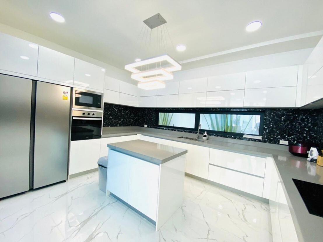 棕榈泉别墅e1六卧近步行街近中天海滩 Pattaya