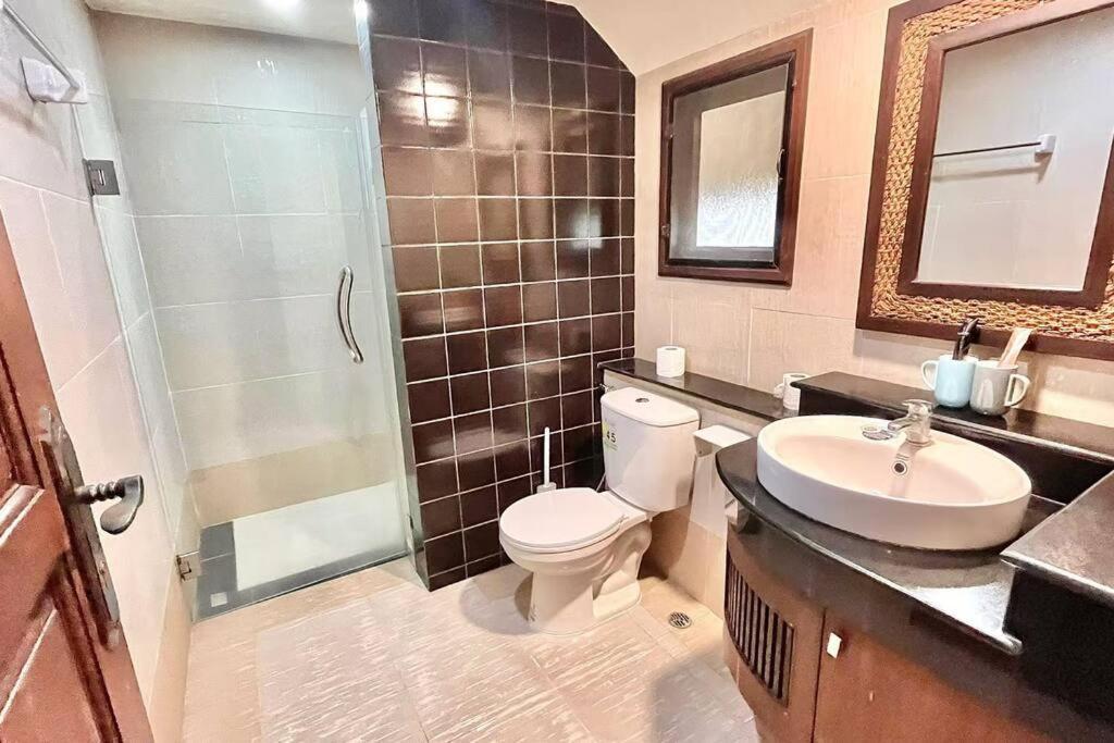 H6市中心 唐人街 航站楼 风月街五房芭提雅海天-泳池别墅o *