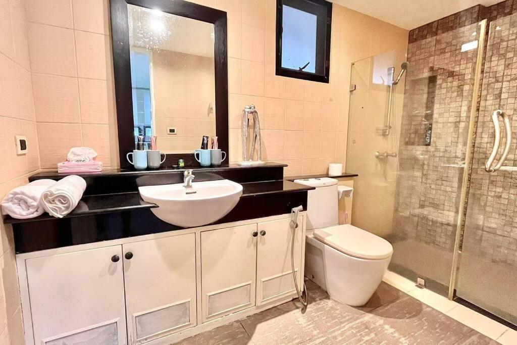 H6市中心 唐人街 航站楼 风月街五房芭提雅海天-泳池别墅o Pattaya