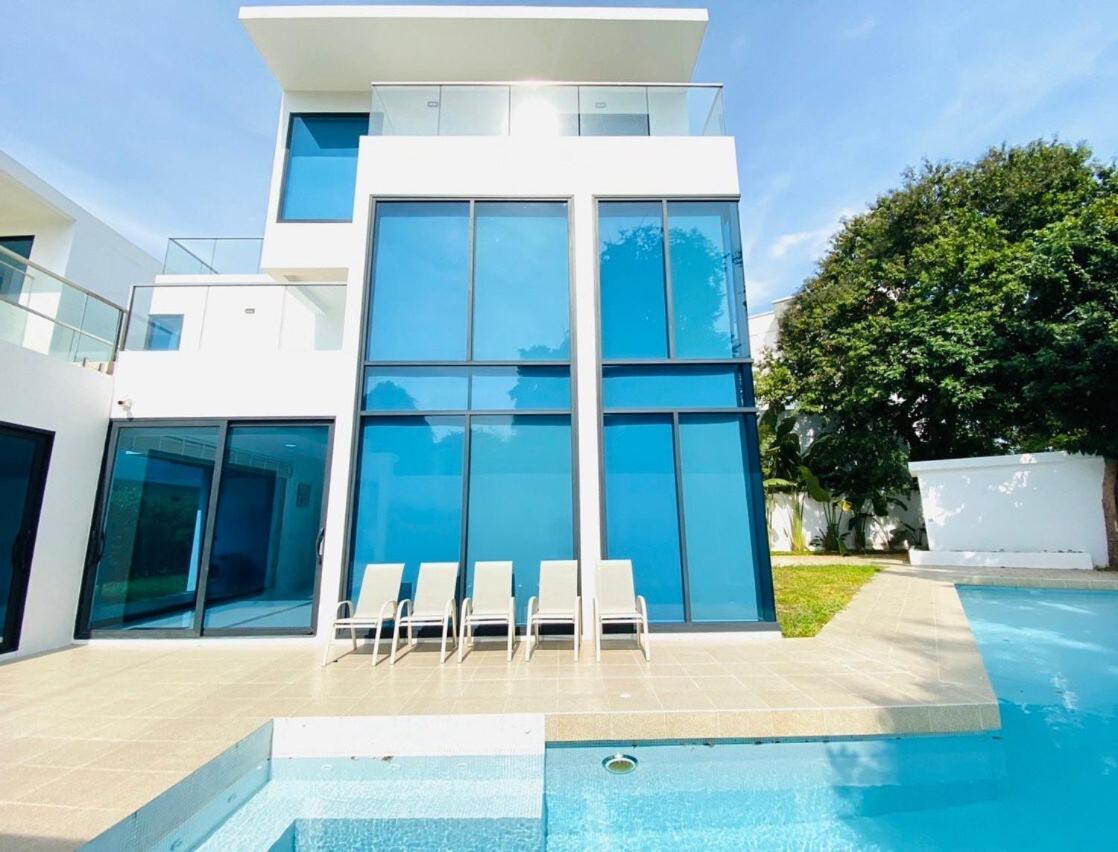 棕榈泉别墅e1六卧近步行街近中天海滩 * Pattaya