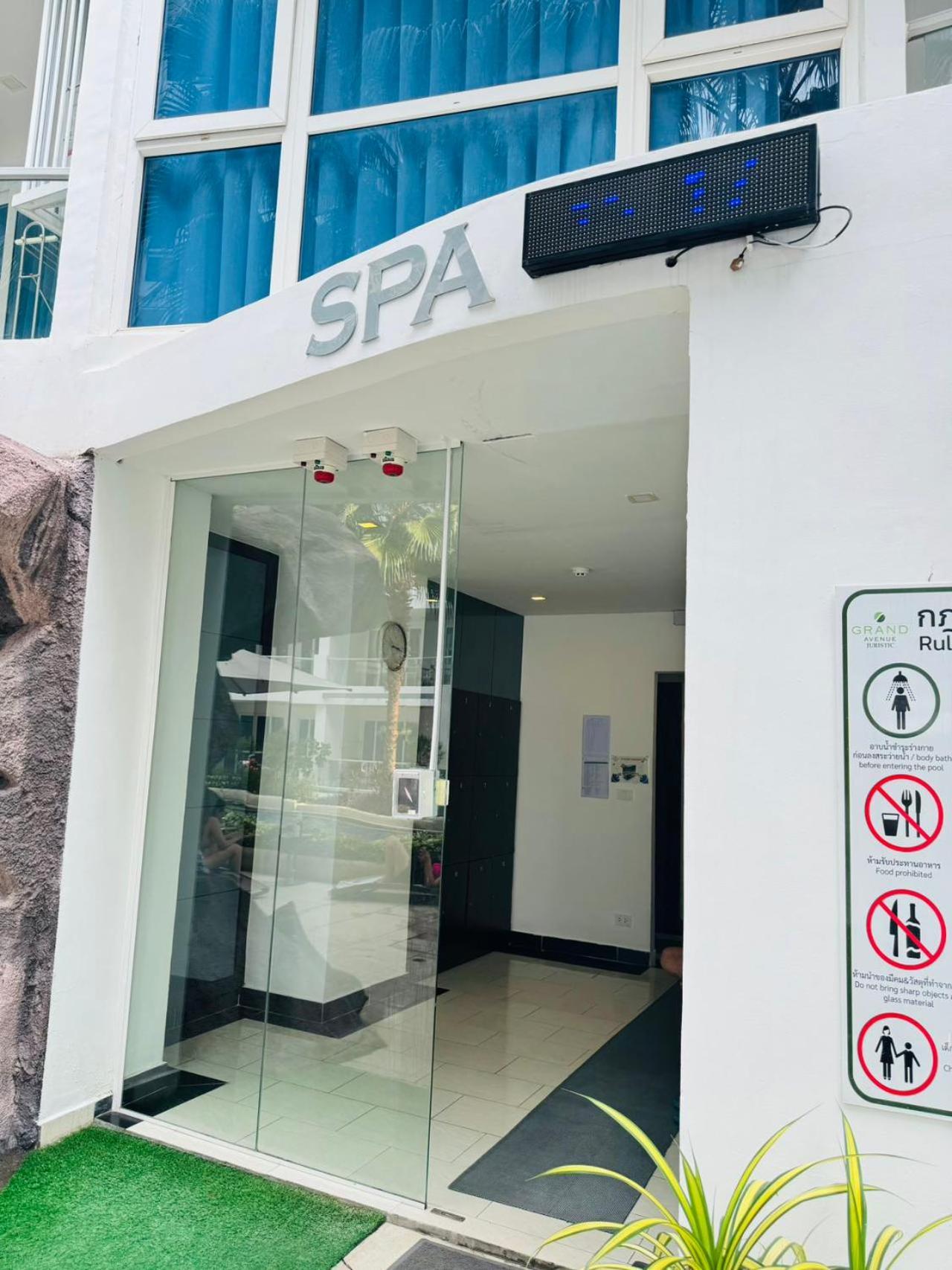 林荫大道公寓grand Avenue Codon 超大泳池 素质极高的公寓 Pattaya