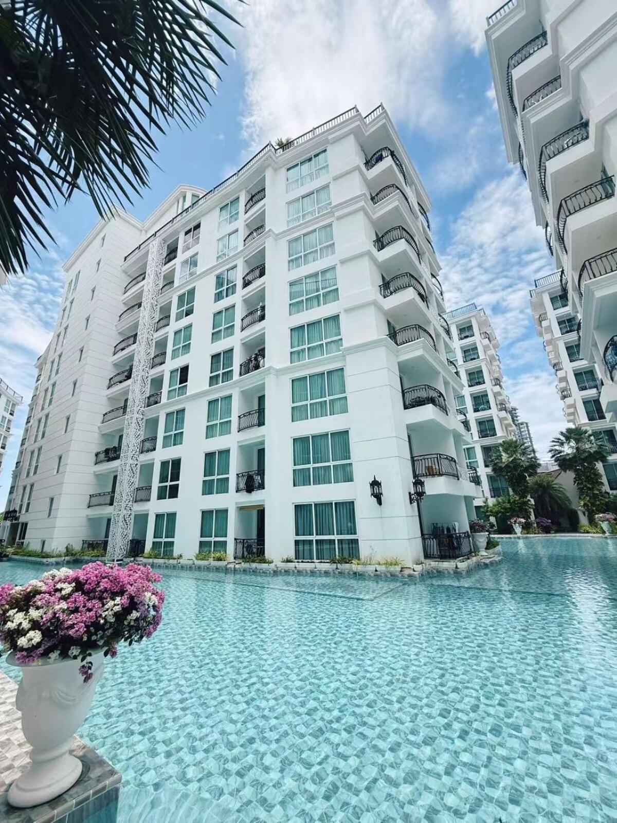 Apartment 芭提雅市中心高端泳池花园公寓 椰子树下步行街旁 *