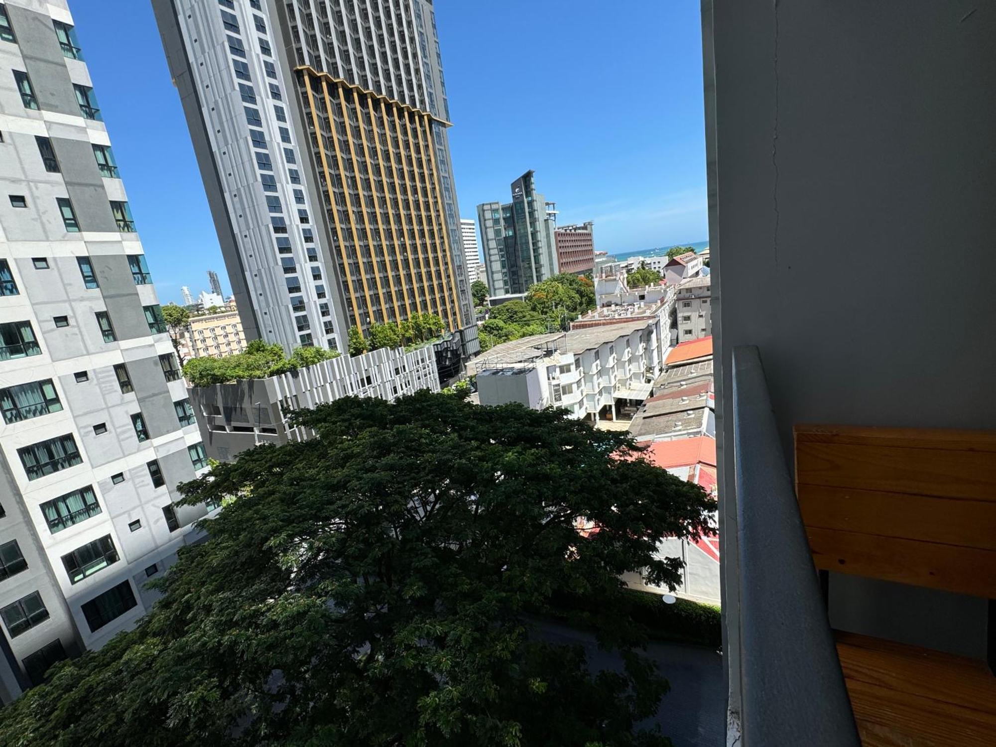 芭提雅中心地区 The Base 高档公寓酒店 Apartment Pattaya