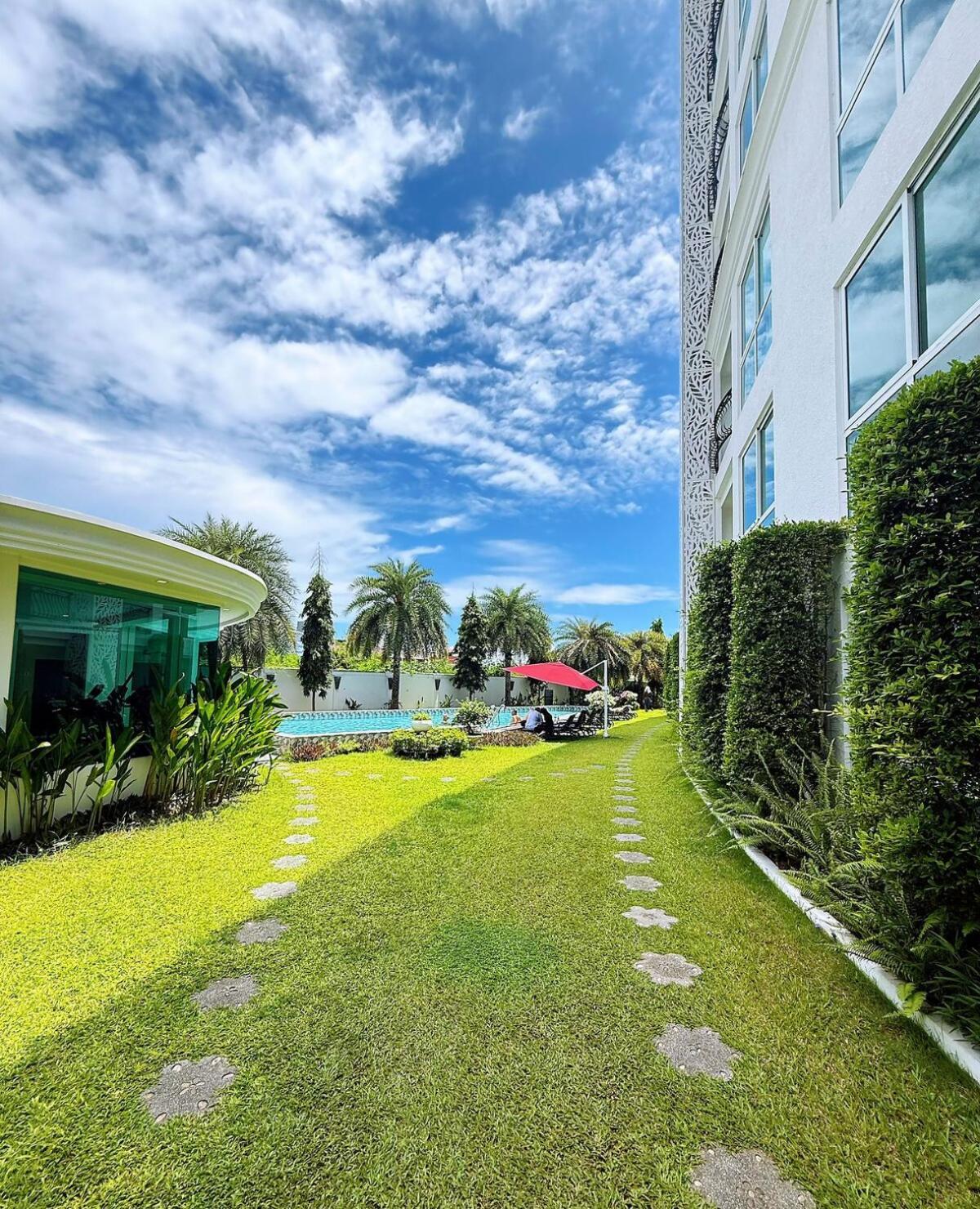 Apartment 芭提雅市中心高端泳池花园公寓 椰子树下步行街旁 *