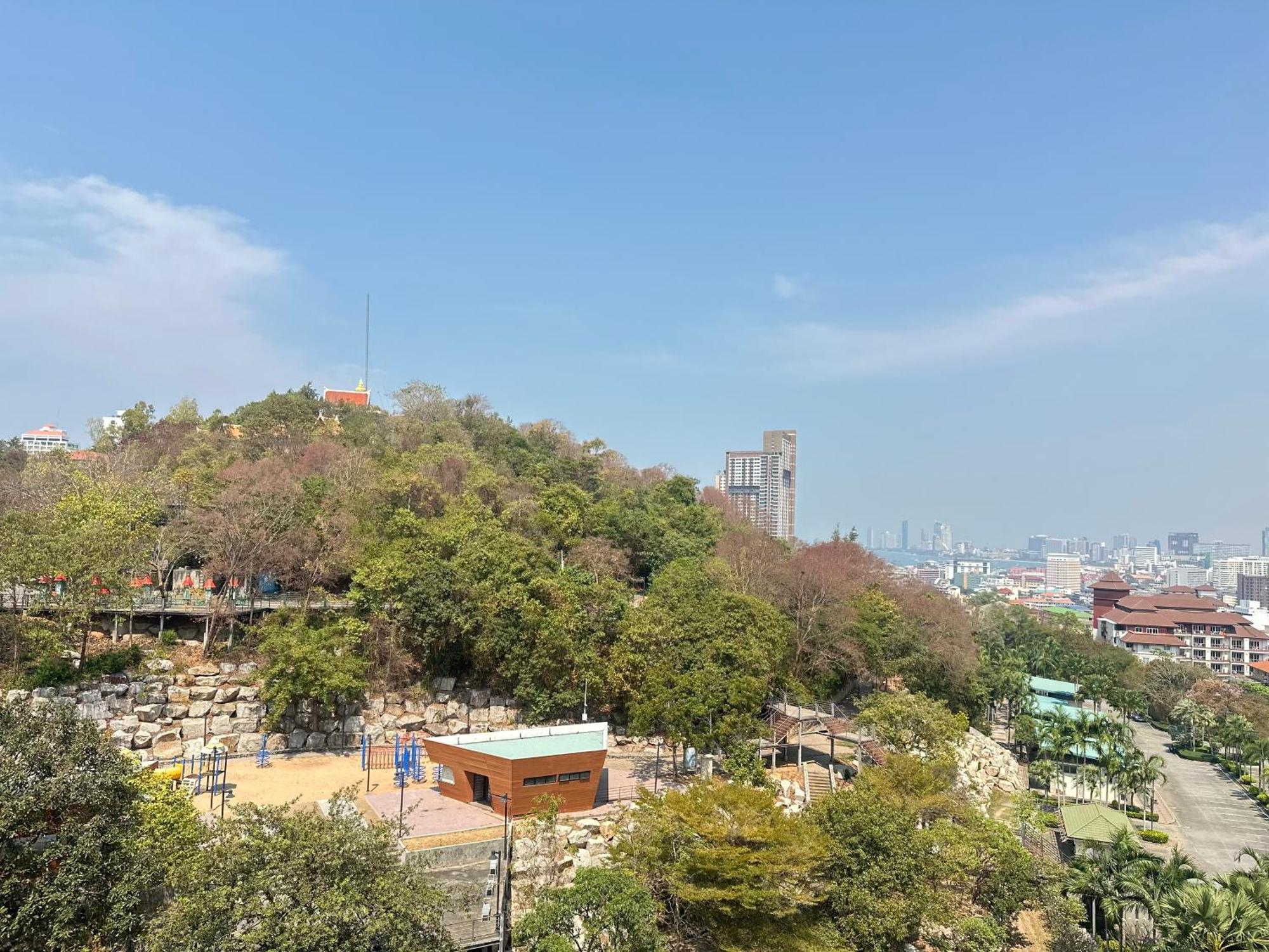 The Axis Pattayaใจกลางเมืองวิวทะเลภูเขา