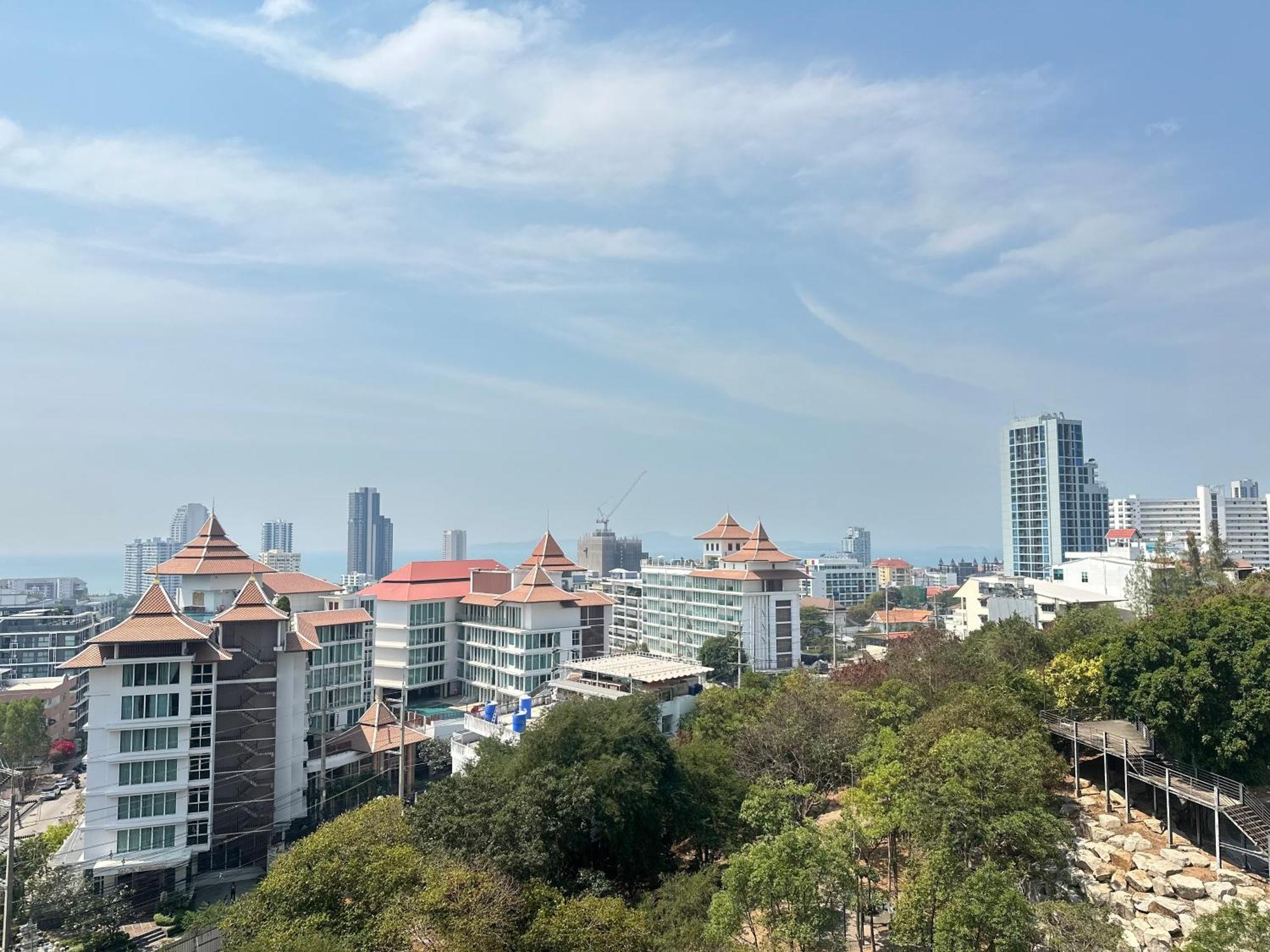 Apartment The Axis Pattayaใจกลางเมืองวิวทะเลภูเขา