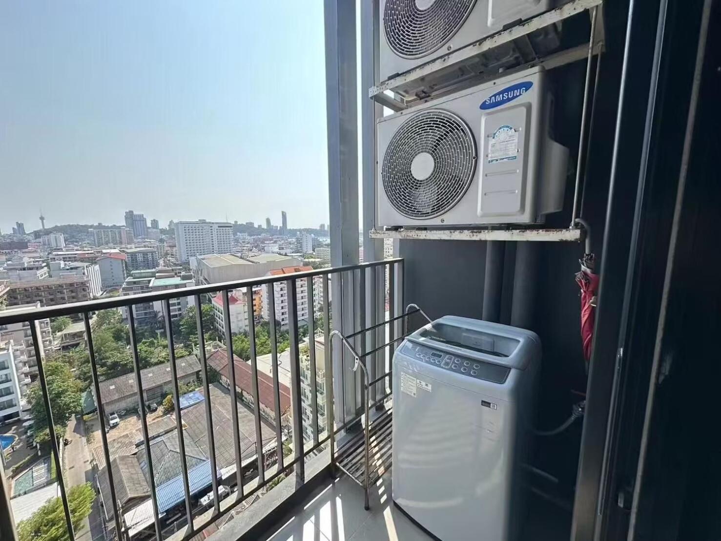 The Base 市中心公寓 无边游泳池 Pattaya