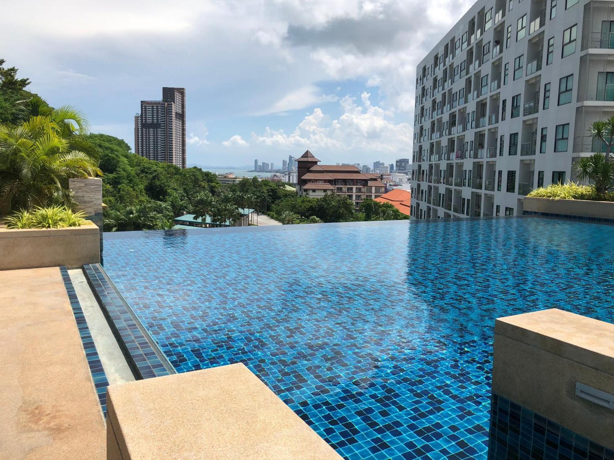 Apartment The Axis Pattayaใจกลางเมืองวิวทะเลภูเขา