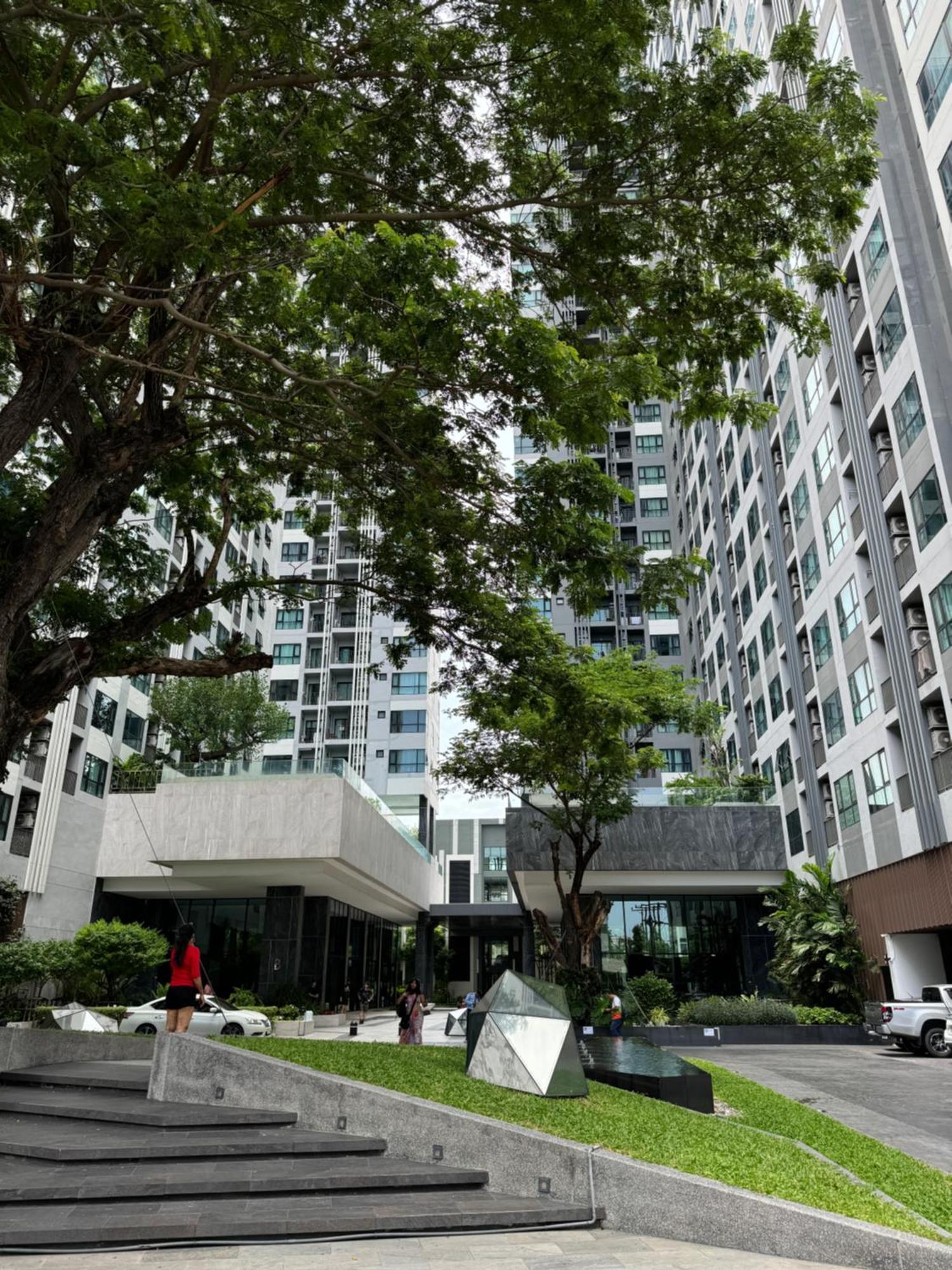 芭提雅中心地区 The Base 高档公寓酒店
