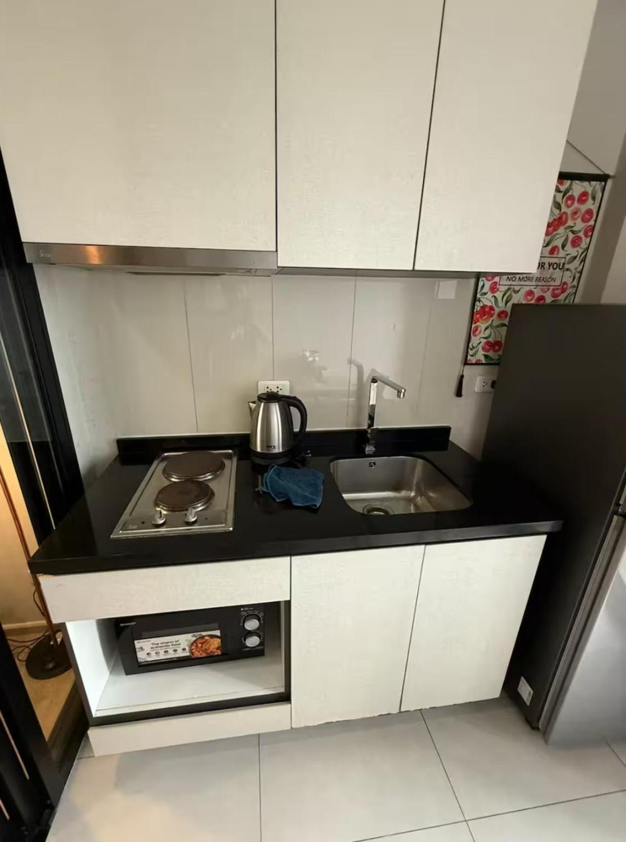 22a芭提雅市中心繁华街道 单卧室 高速网络 网红无边泳池