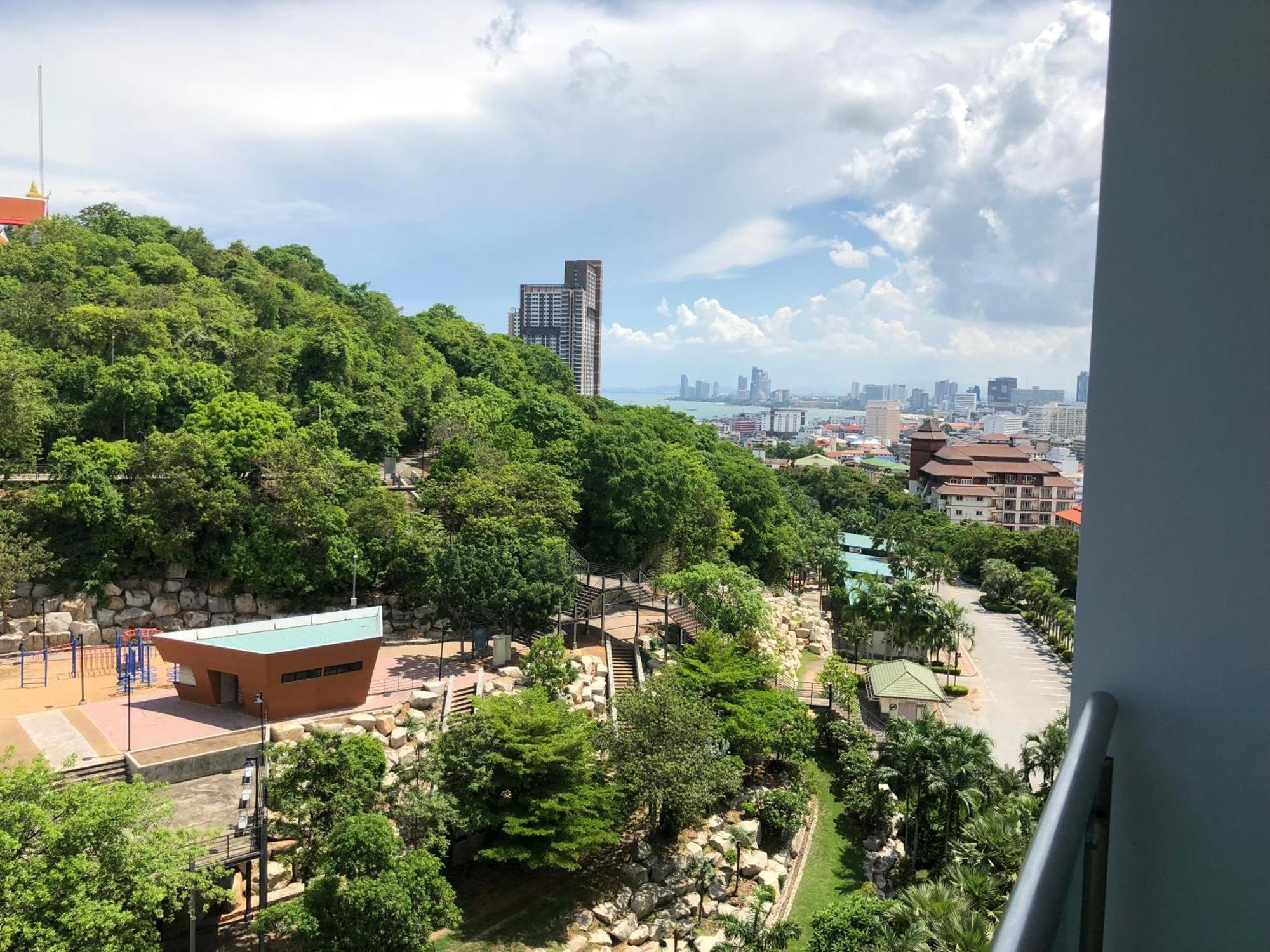 The Axis Pattayaใจกลางเมืองวิวทะเลภูเขา Apartment Pattaya