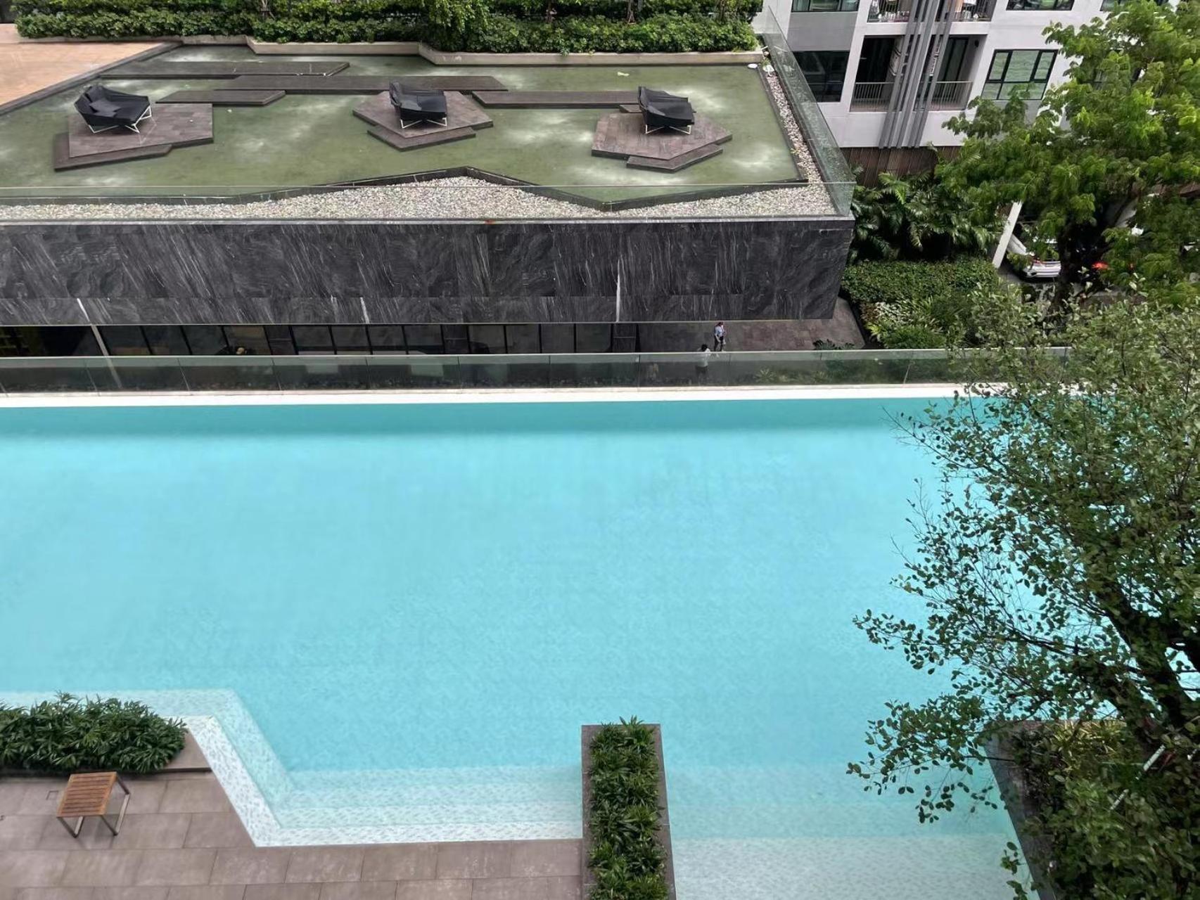 芭提雅中心地区 The Base 高档公寓酒店