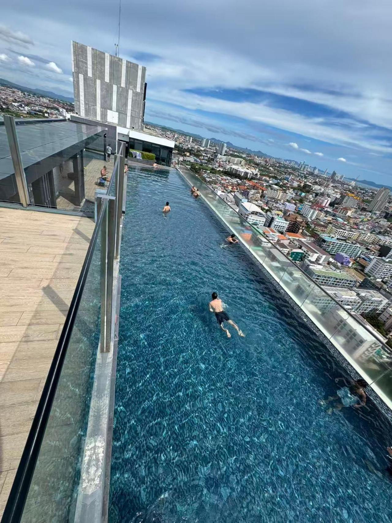 芭提雅中心地区 The Base 高档公寓酒店 Apartment Pattaya