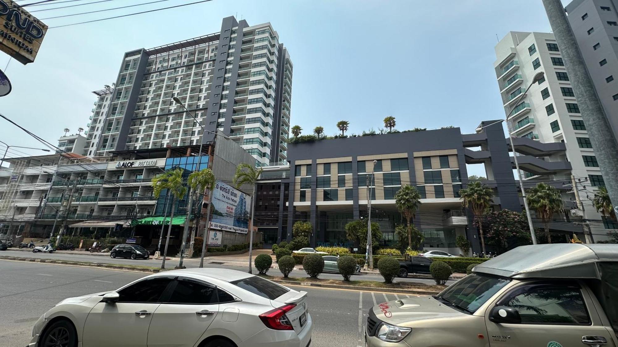 The Axis Pattayaใจกลางเมืองวิวทะเลภูเขา Pattaya