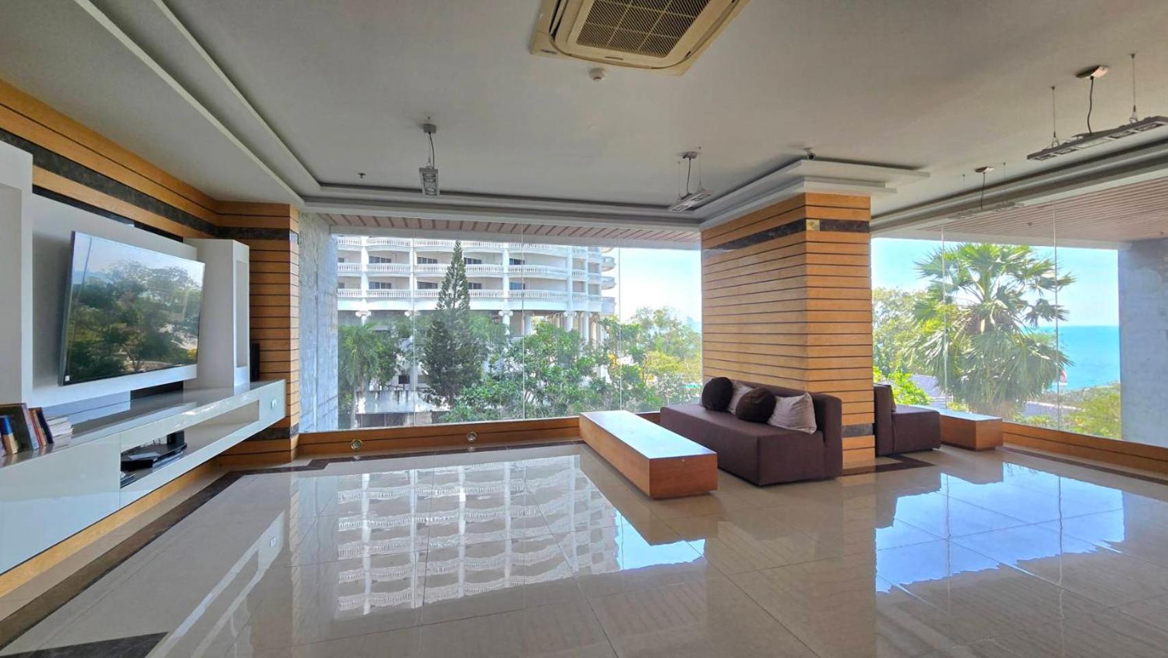 Wong Amat Tower 2808 *