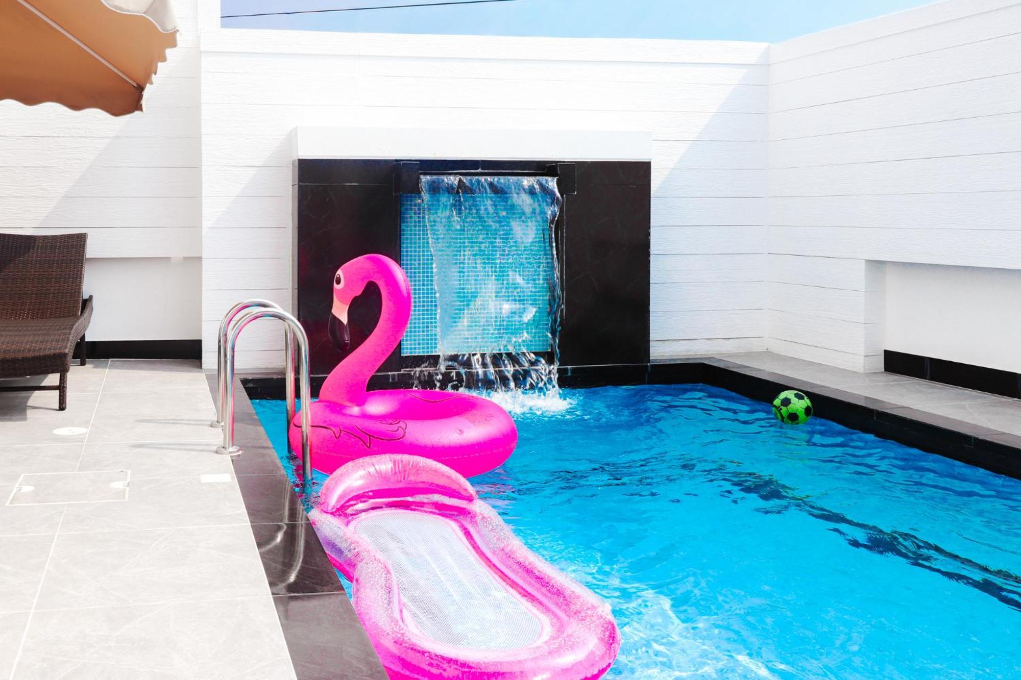 Indiluxe Pool Villa *