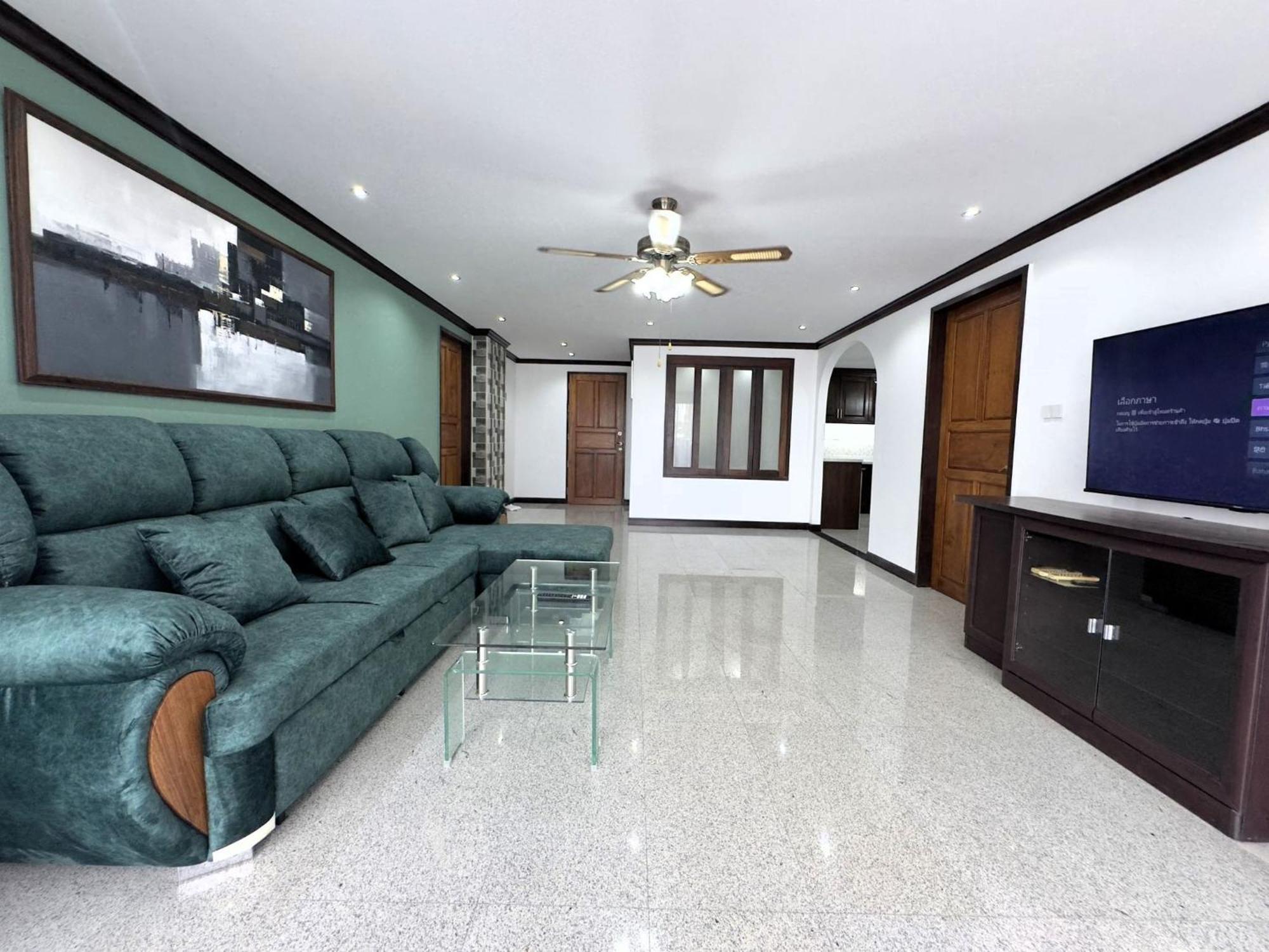 Spacious 2br - 3 Balconies Views Holiday home *