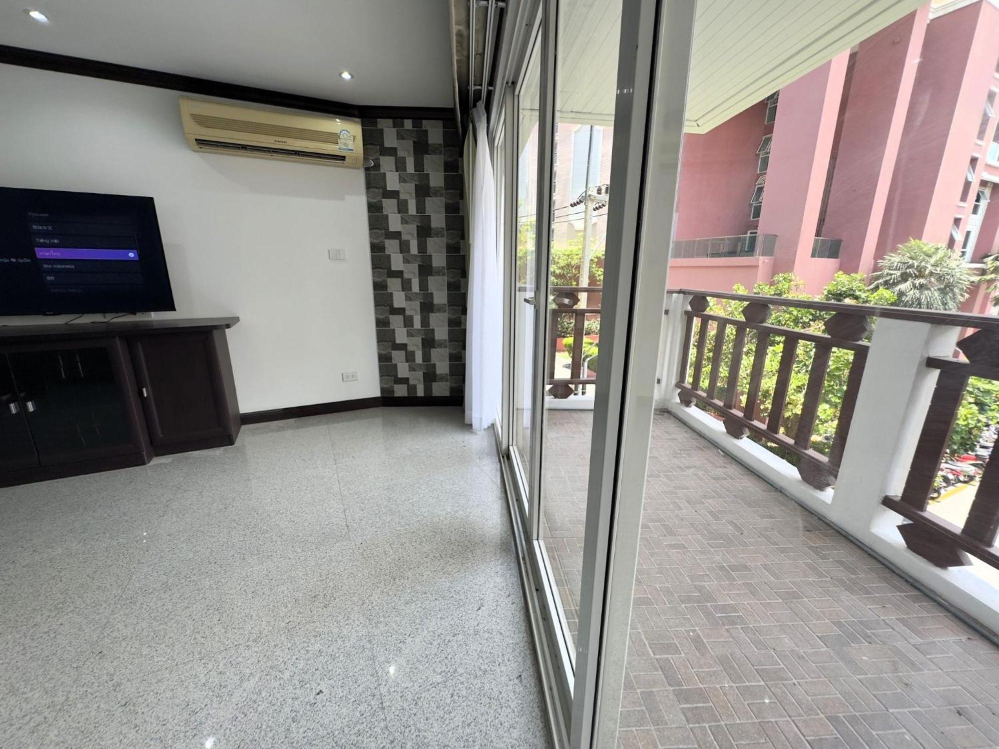 Spacious 2br - 3 Balconies Views *