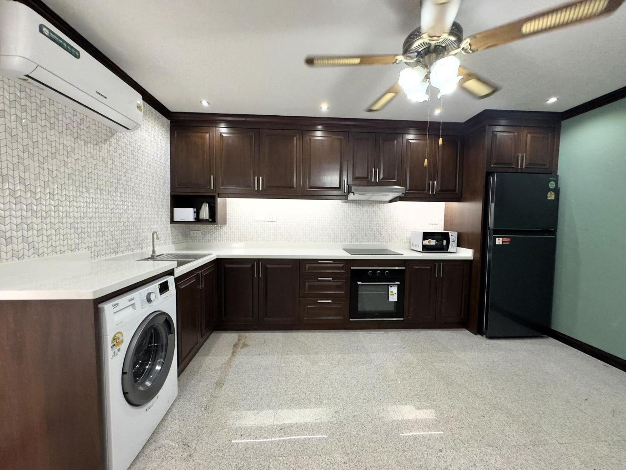Spacious 2br - 3 Balconies Views *