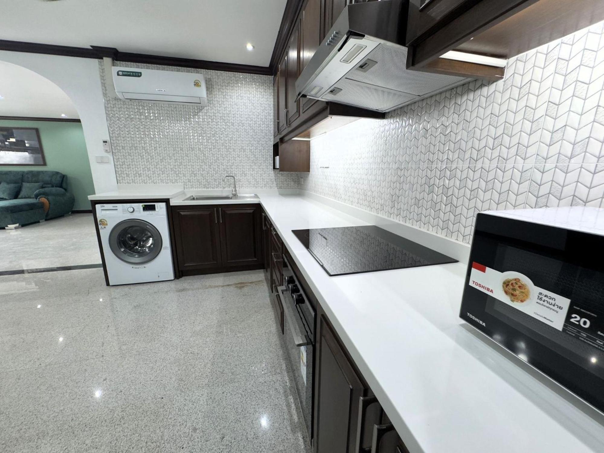 Spacious 2br - 3 Balconies Views Holiday home