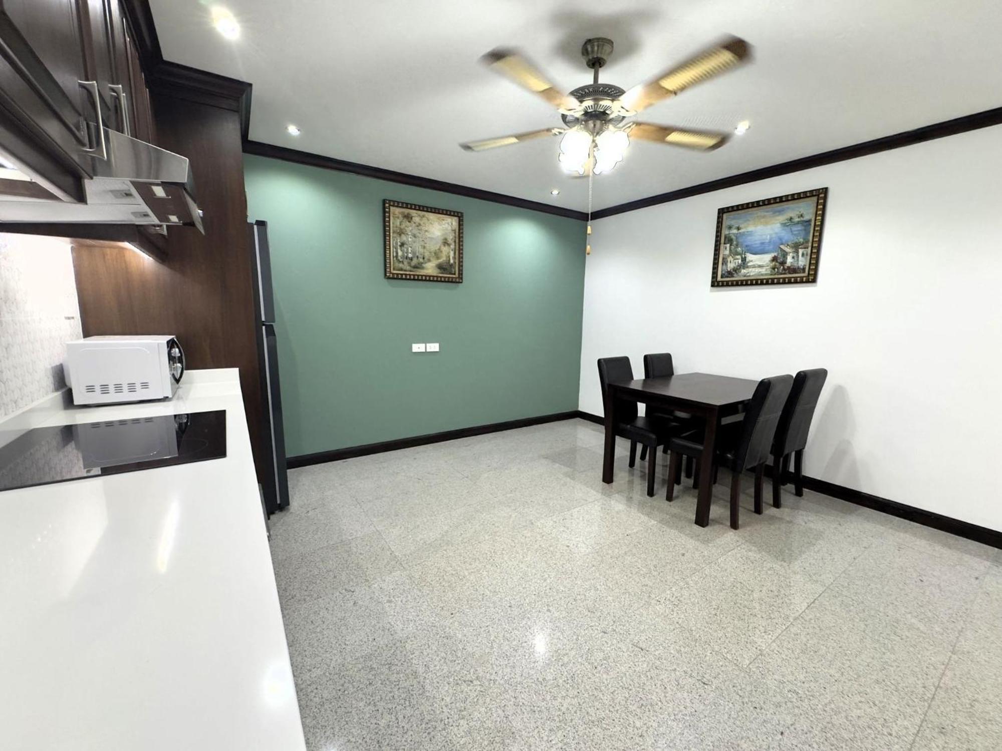 Spacious 2br - 3 Balconies Views Holiday home Pattaya