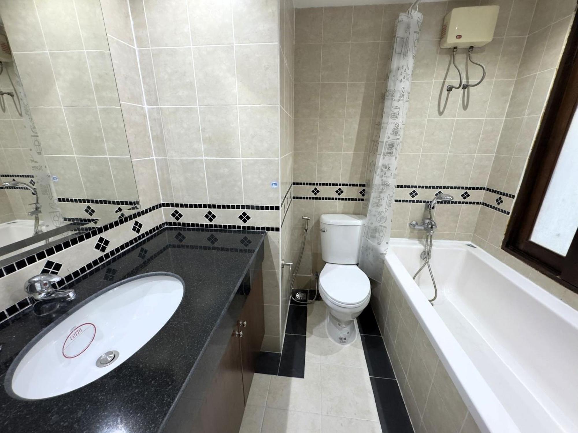 Spacious 2br - 3 Balconies Views