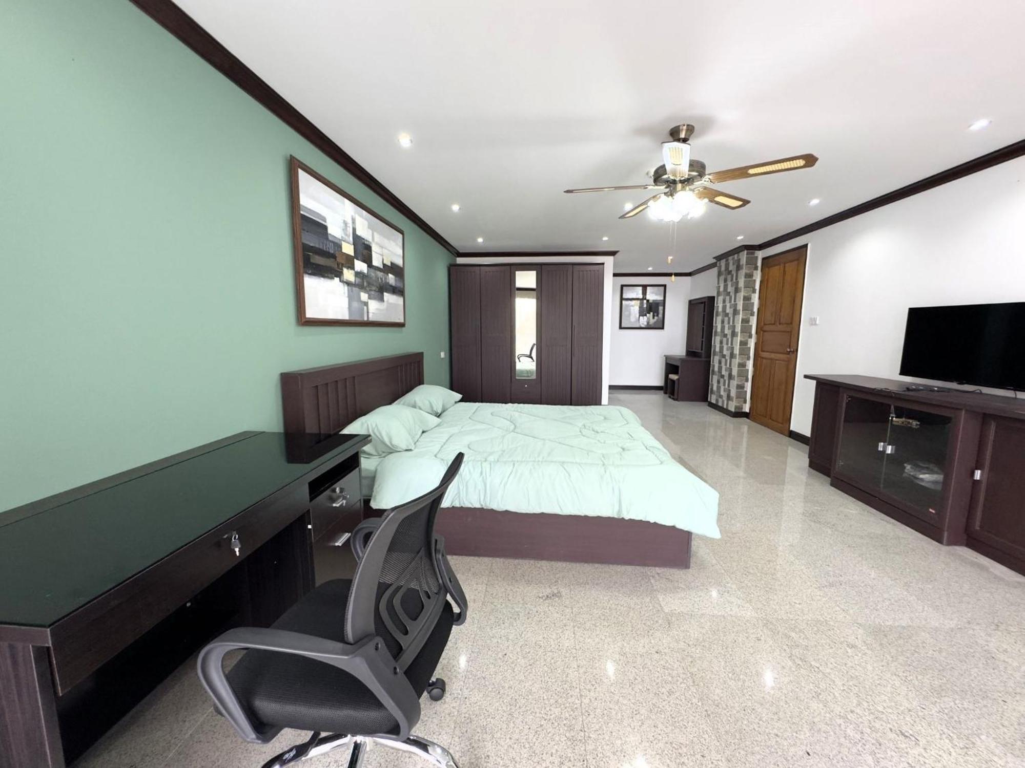 Spacious 2br - 3 Balconies Views Holiday home