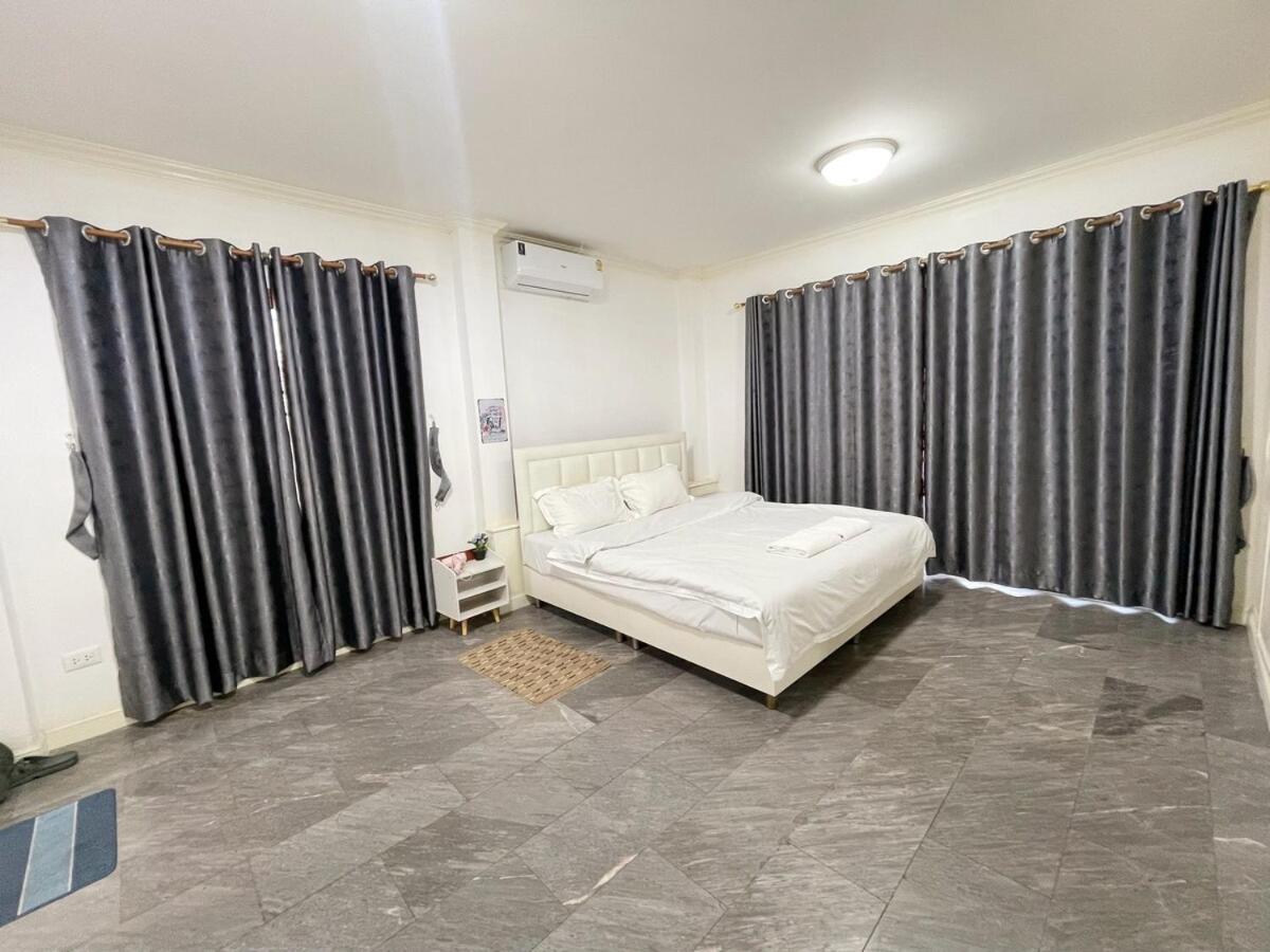 Villa H2 Beach, Near The Terminal Building, Chinese Street, Fengyue Street, Five Bedrooms, Six Bathrooms, Single Pool Villa, Ktv, Pool Table, Convenient Transportation