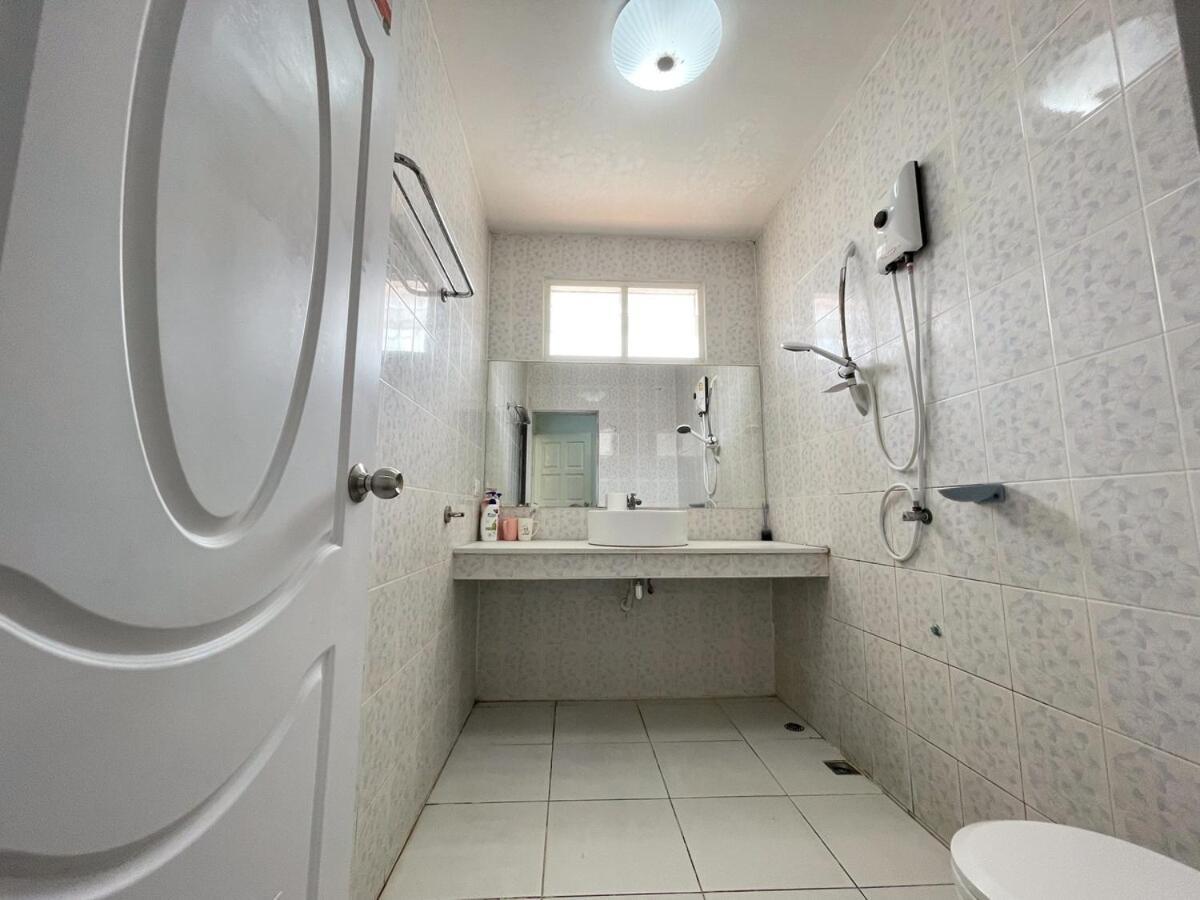 Villa H2 Beach, Near The Terminal Building, Chinese Street, Fengyue Street, Five Bedrooms, Six Bathrooms, Single Pool Villa, Ktv, Pool Table, Convenient Transportation