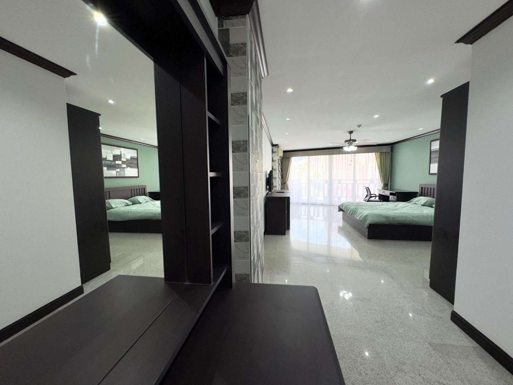 Spacious 2br - 3 Balconies Views Pattaya